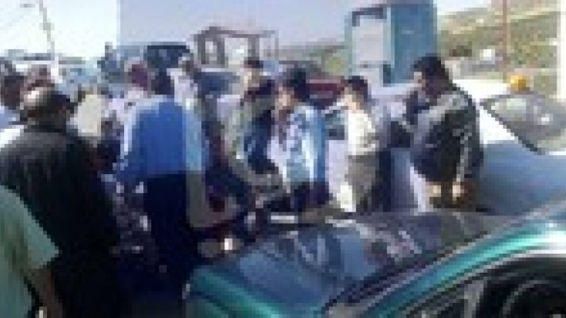 اعتصام لسائقي " سرفيس " ايدون - صور