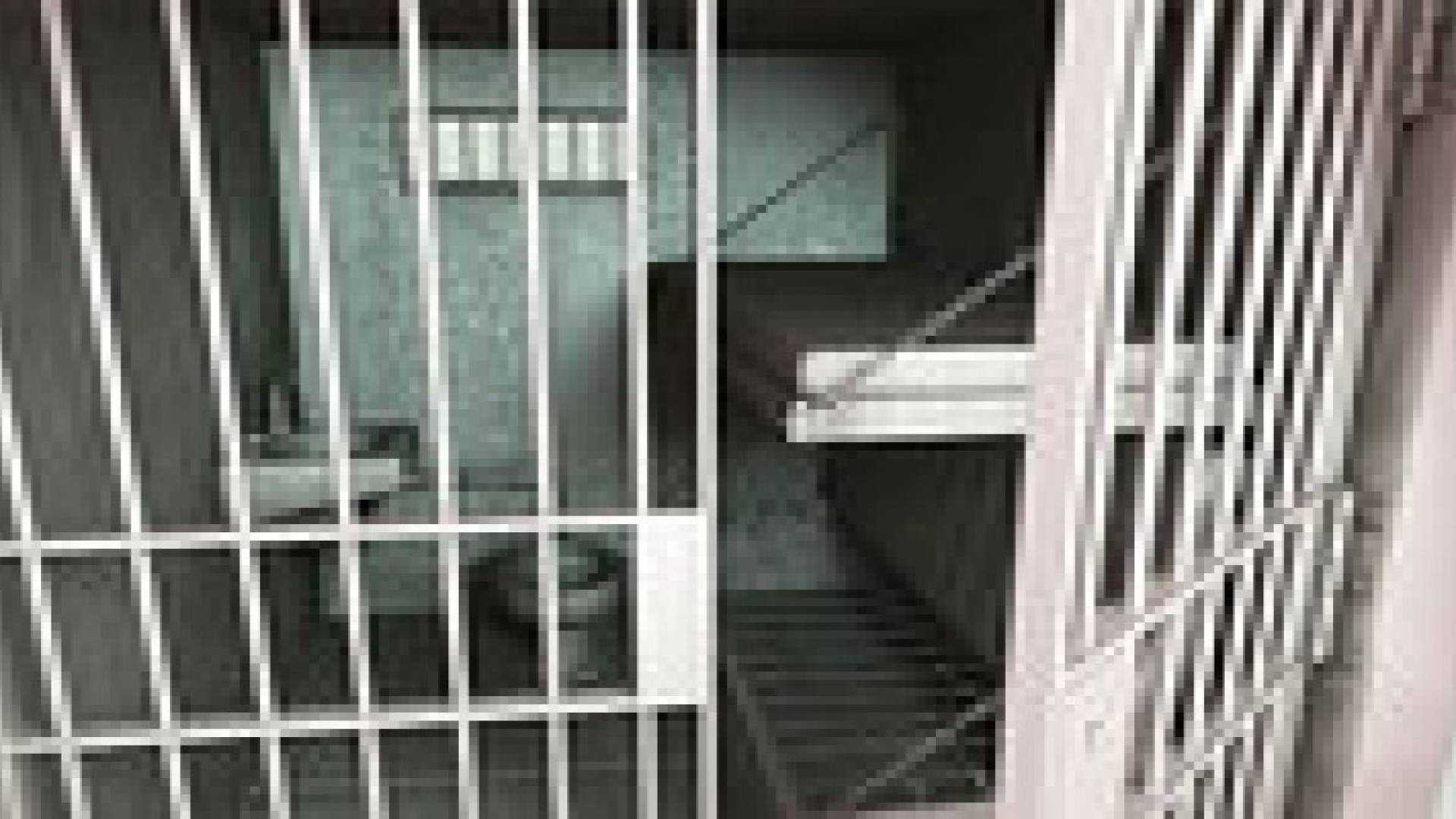 سجين يهرب قبل أسبوع من إطلاقه