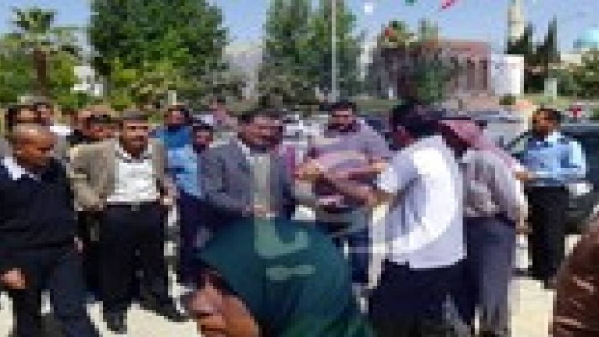 وقفة مطلبية لموظفي جامعة مؤتة..صور