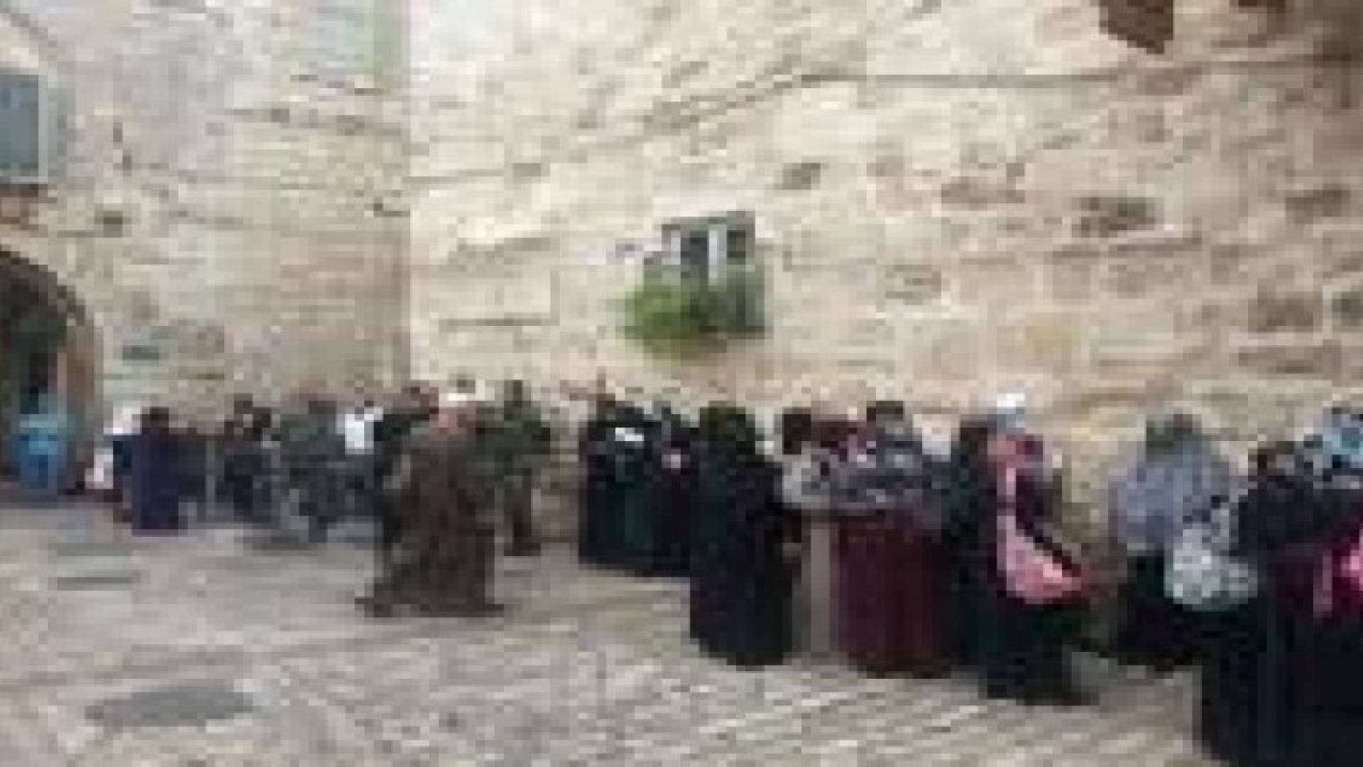 اصابات في مواجهات بعد اقتحام المستوطنين للأقصى الثلاثاء .. صور