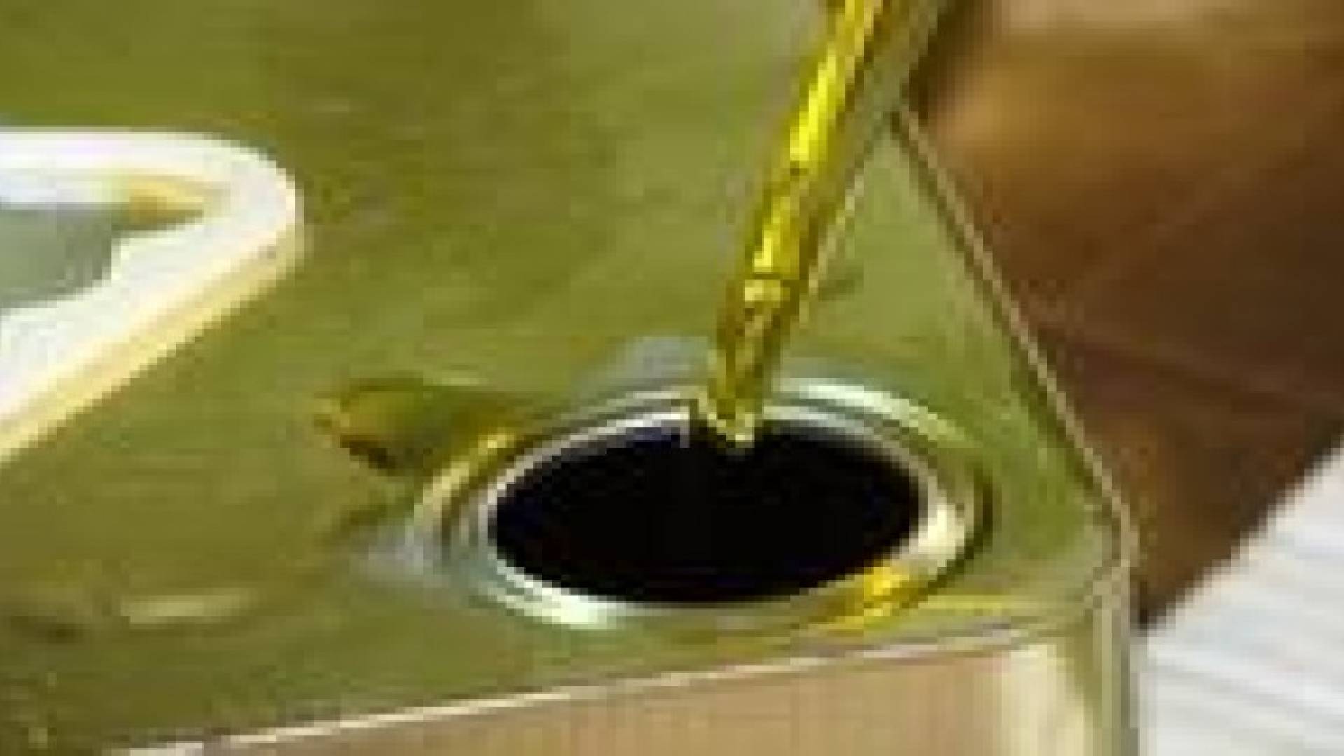 "الغذاء والدواء" تضبط خمسة اطنان من الزيت المغشوش