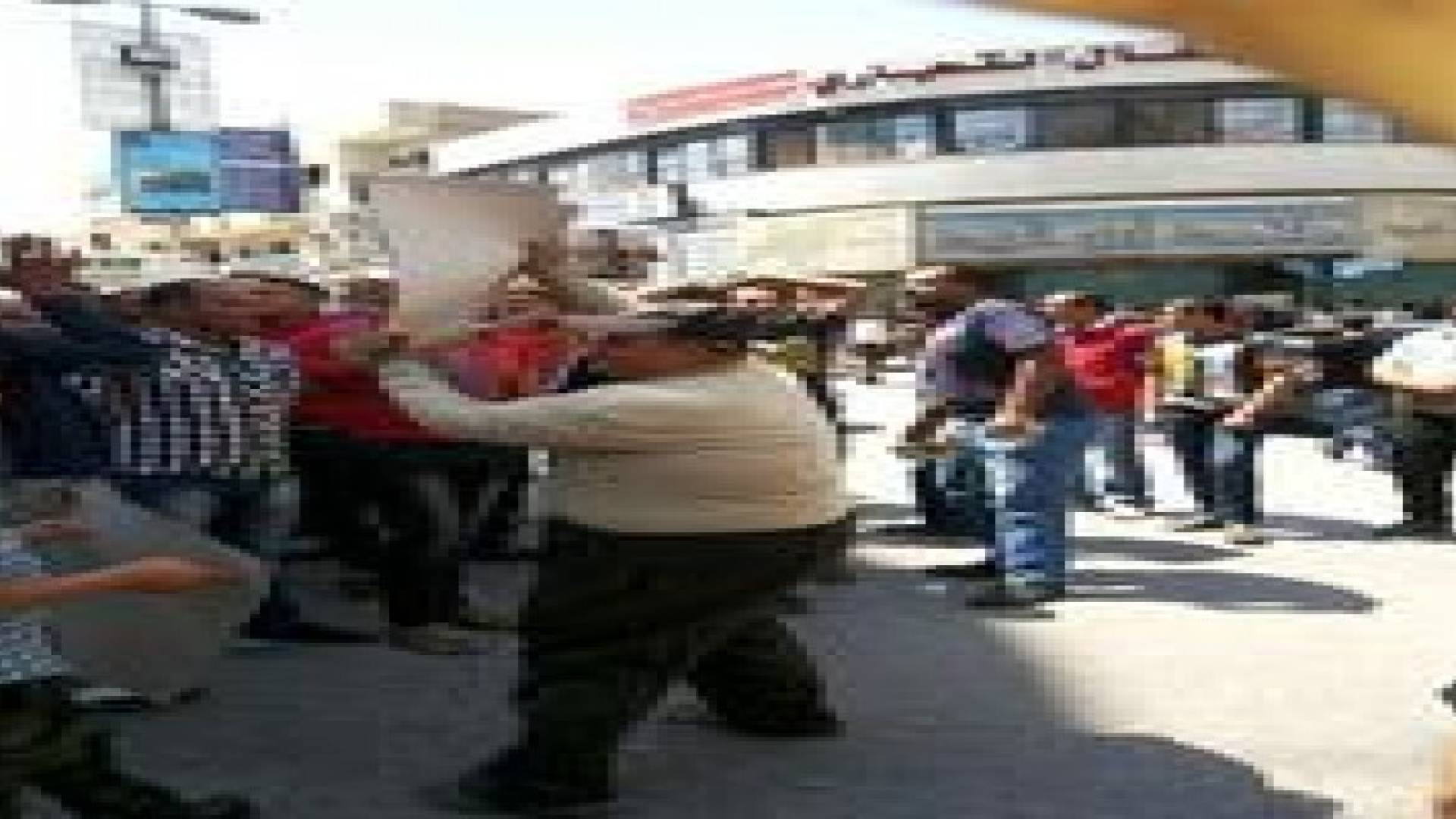 اعتصام لاصحاب البسطات في وسط المنطقة التجارية بالزرقاء