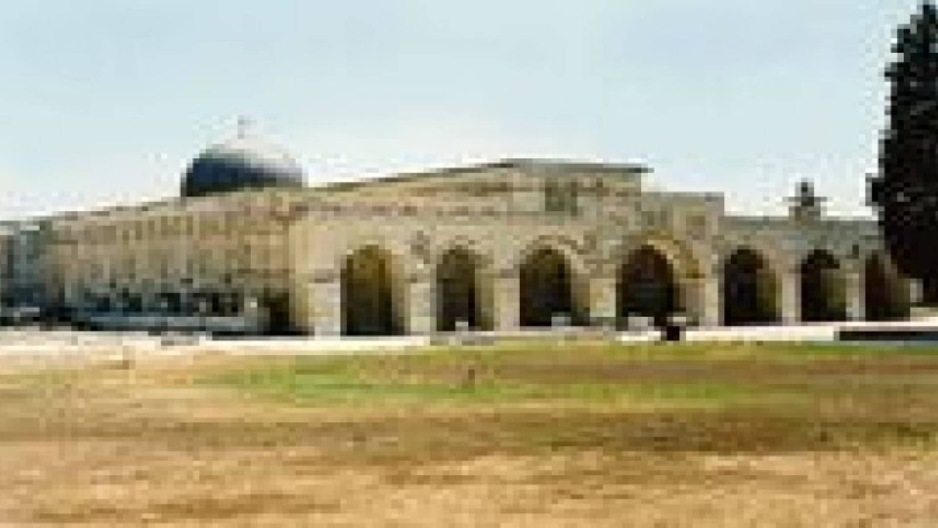 مستوطنون متطرفون يقتحمون باحات الاقصى بالقدس