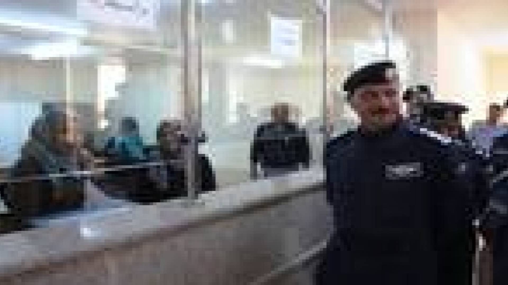 مدير الأمن العام يفتتح مباني مركزي أمن في القصر والمزار