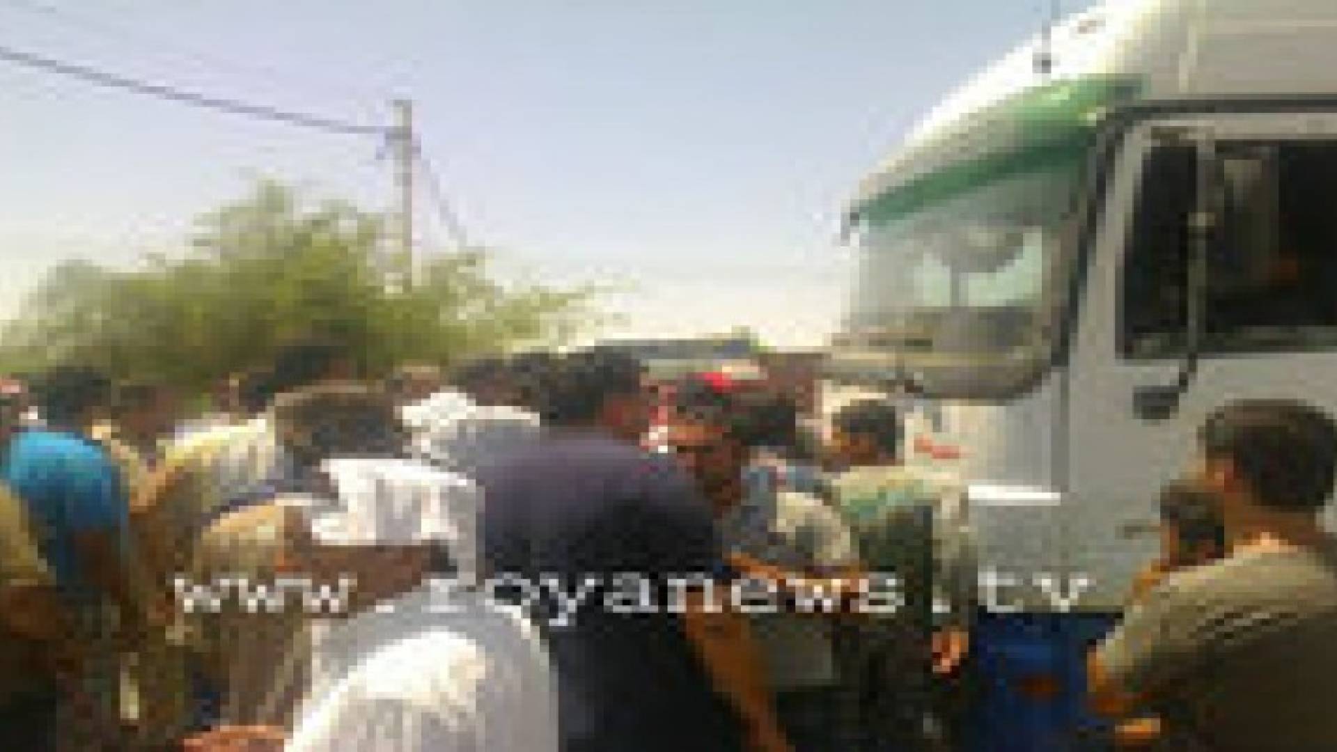 المزارعون في وادي الجوفة يغلقون طريق عمان - الشونة الجنوبية  .. صور