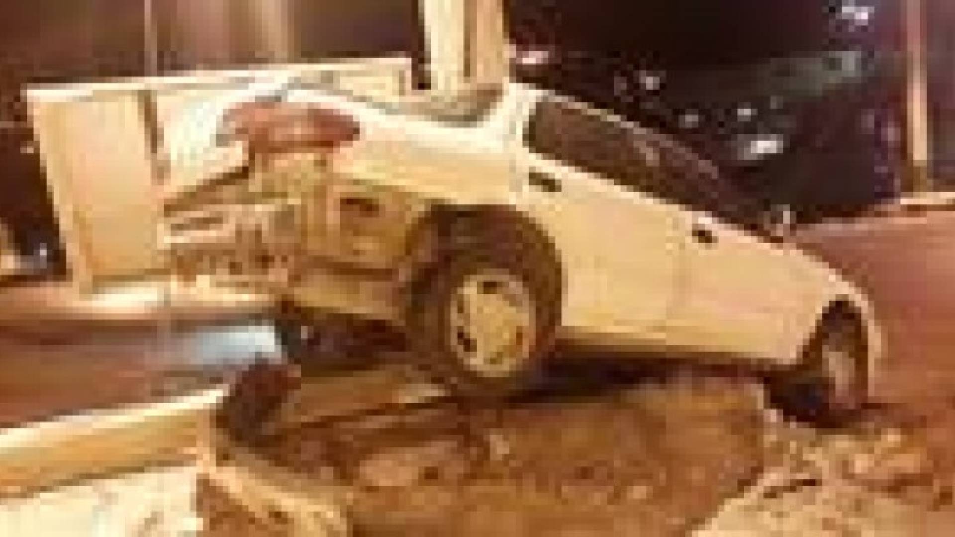 تدهور سيارة في الكرك واصابة فتاتين بجروح - صور