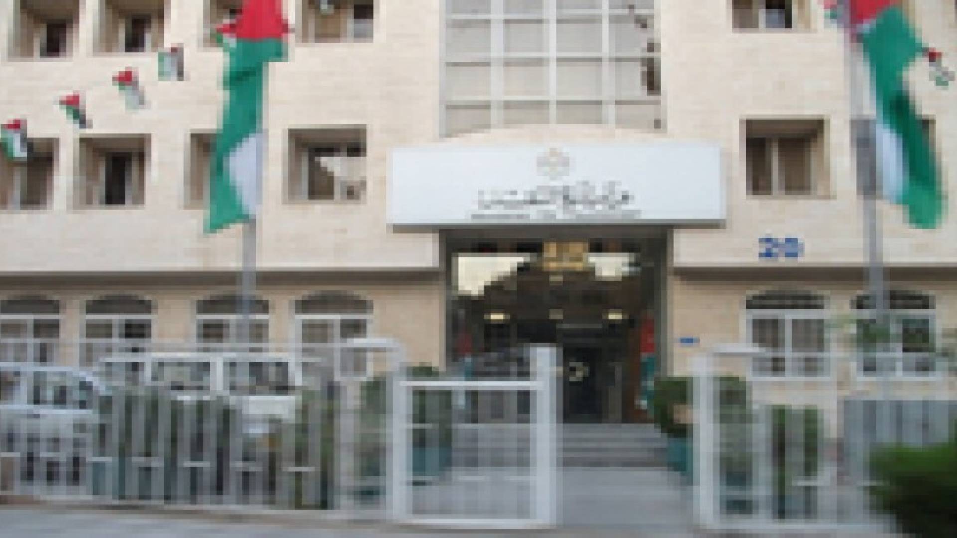 النقل تنفي منح شركات السياحة والسفر رخص امتلاك حافلات وتوضح اسباب استقالة مجاهد