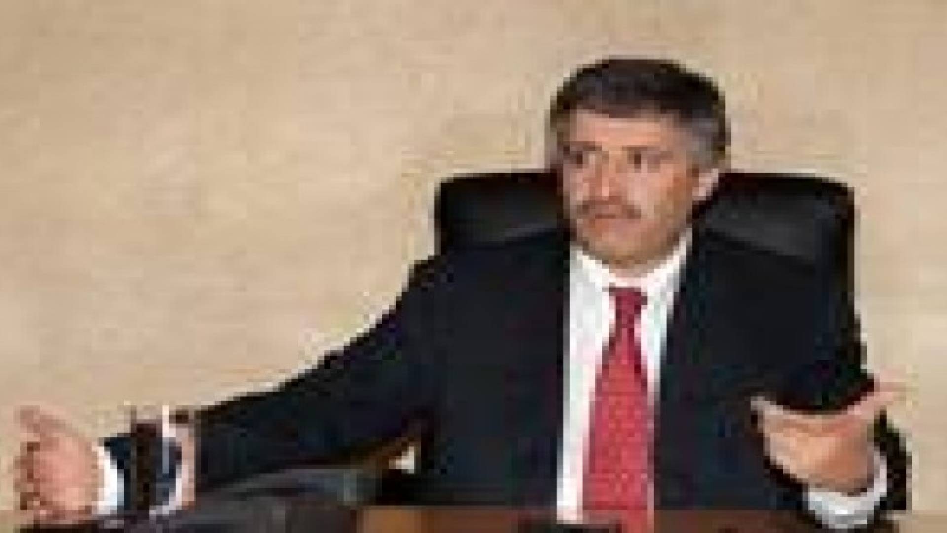 وزير العمل يعقد مؤتمرا صحفيا الاربعاء