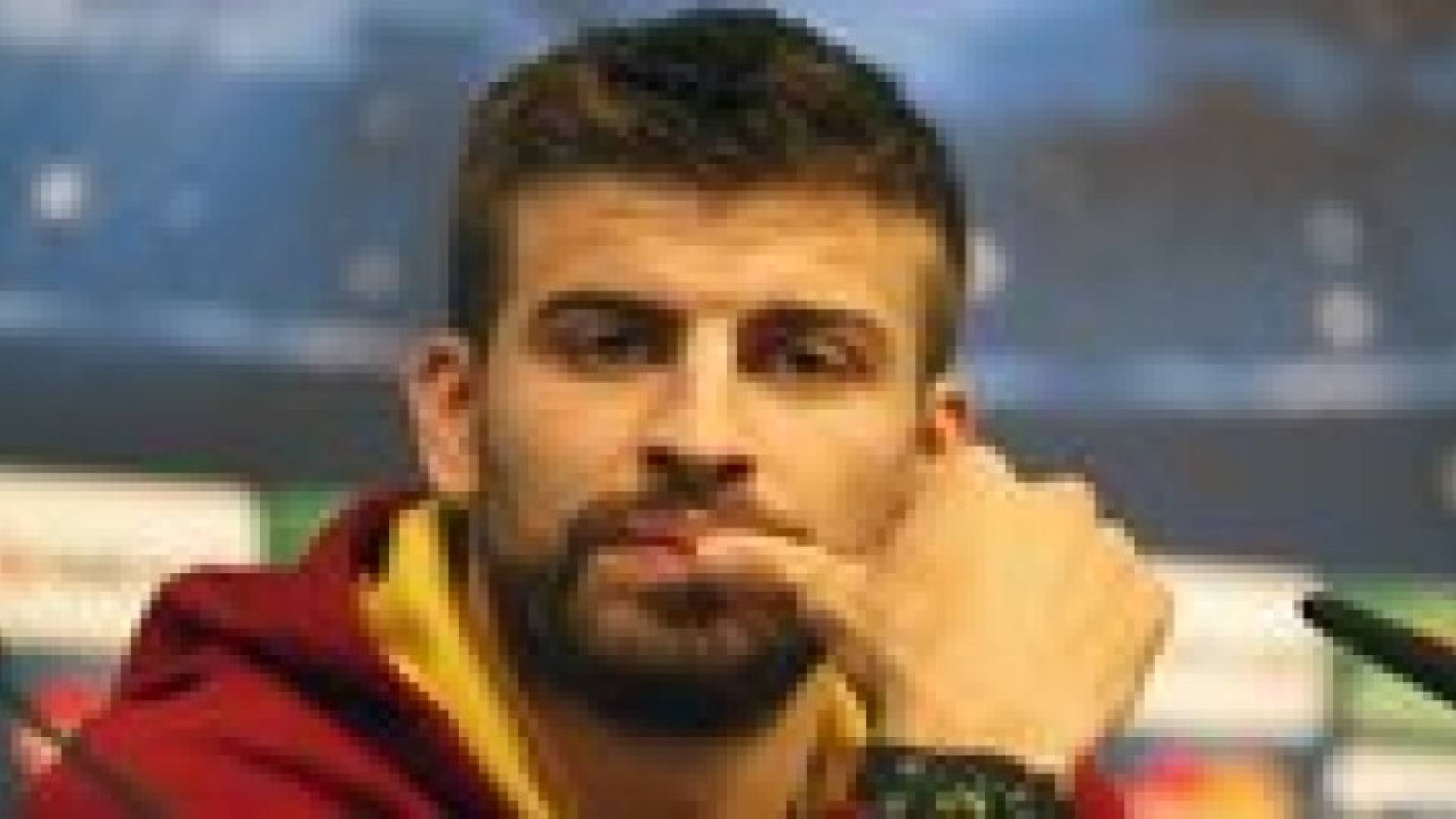 بيكيه يمدد عقده مع برشلونة حتى 2019