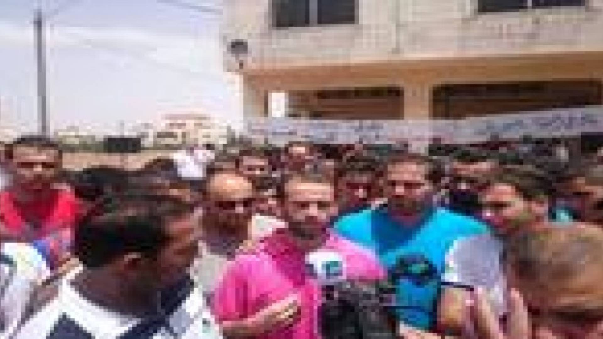 اعتصام لجماهير الرمثا مطالبة برحيل الإدارة .. صور