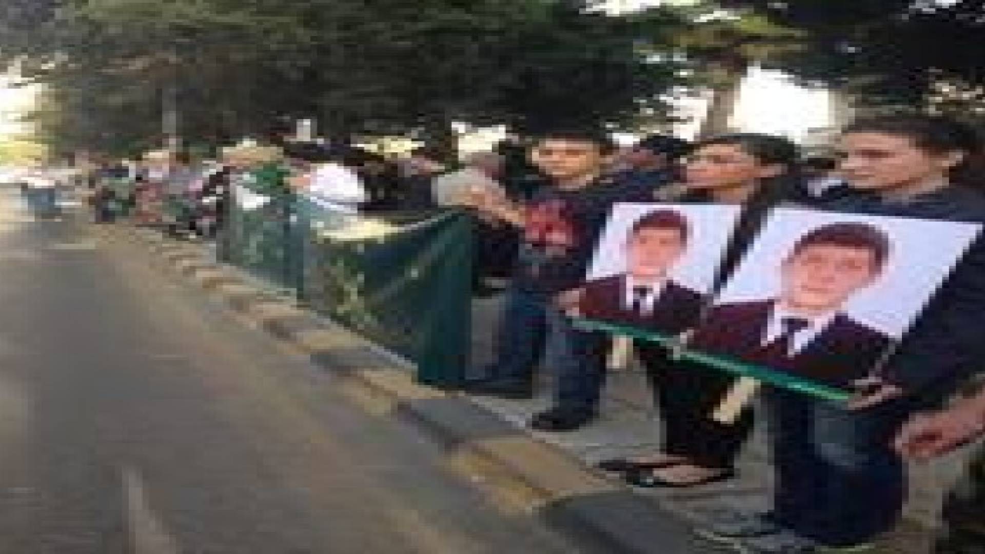 الشركس يعتصمون امام السفارة الروسية .. صور