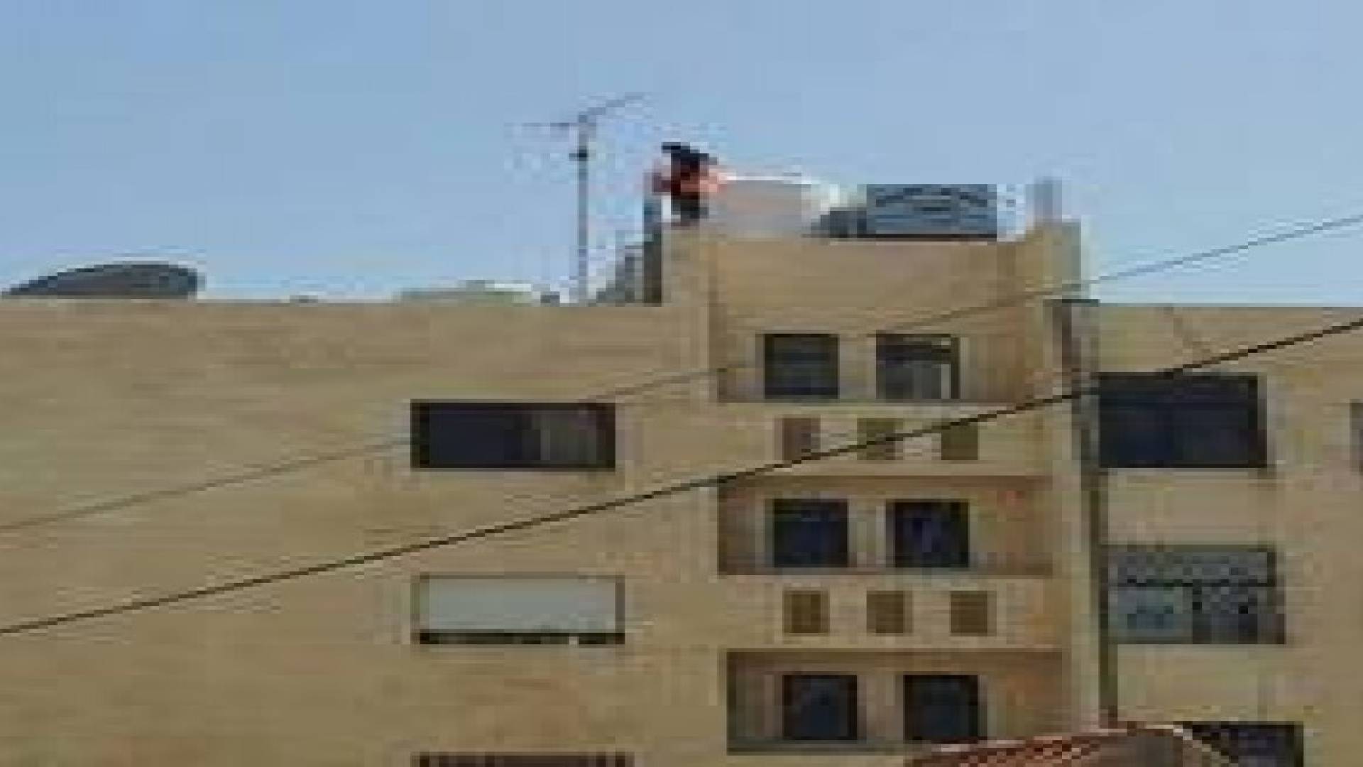 فتاة في" 14 "تحاول الانتحار في ضاحية الأمير حسن..صور