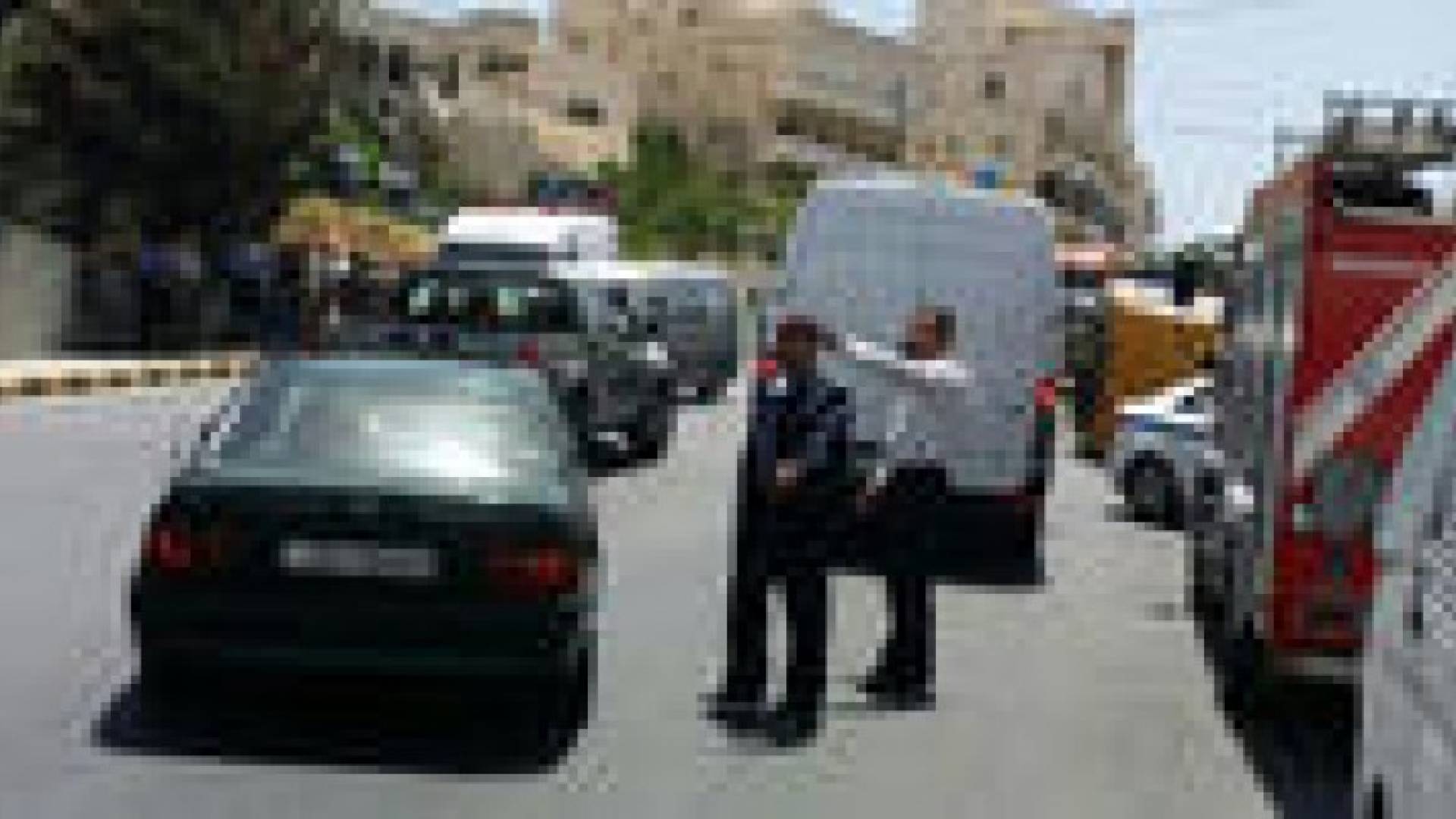 نجاة 20 طالبا بعد إنقلاب حافلتهم المدرسية ..صور