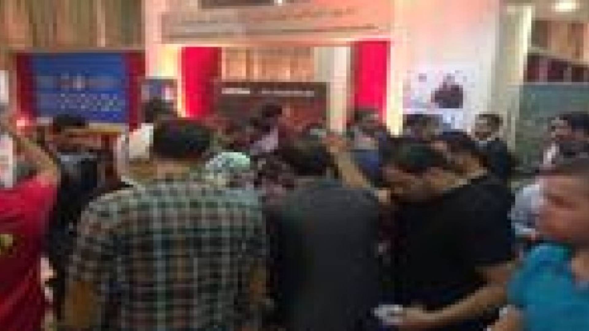 تسليم التصاريح لوسائل الإعلام المهتمة بتغطية زيارة البابا إلى المملكة