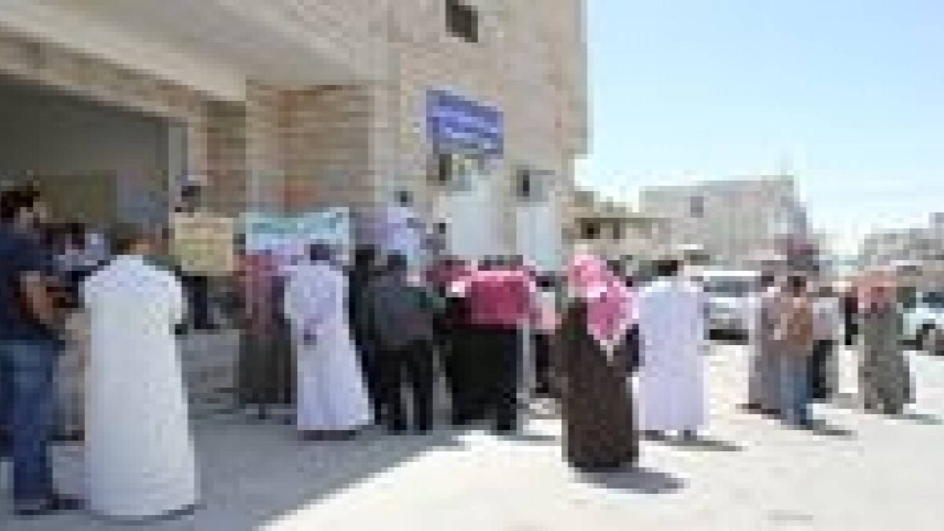 الطفيلة : مسيرة تحت شعار " صامدون " .. صور