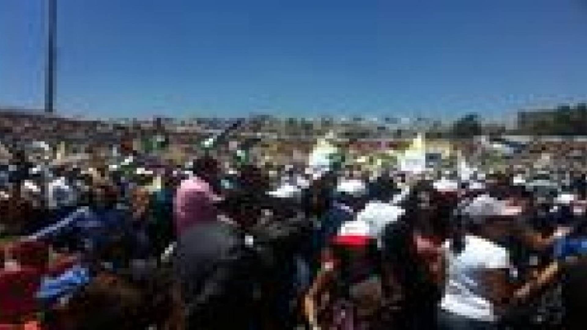 البابا يقيم  "القداس الإلهي" في مدينة الحسين للشباب