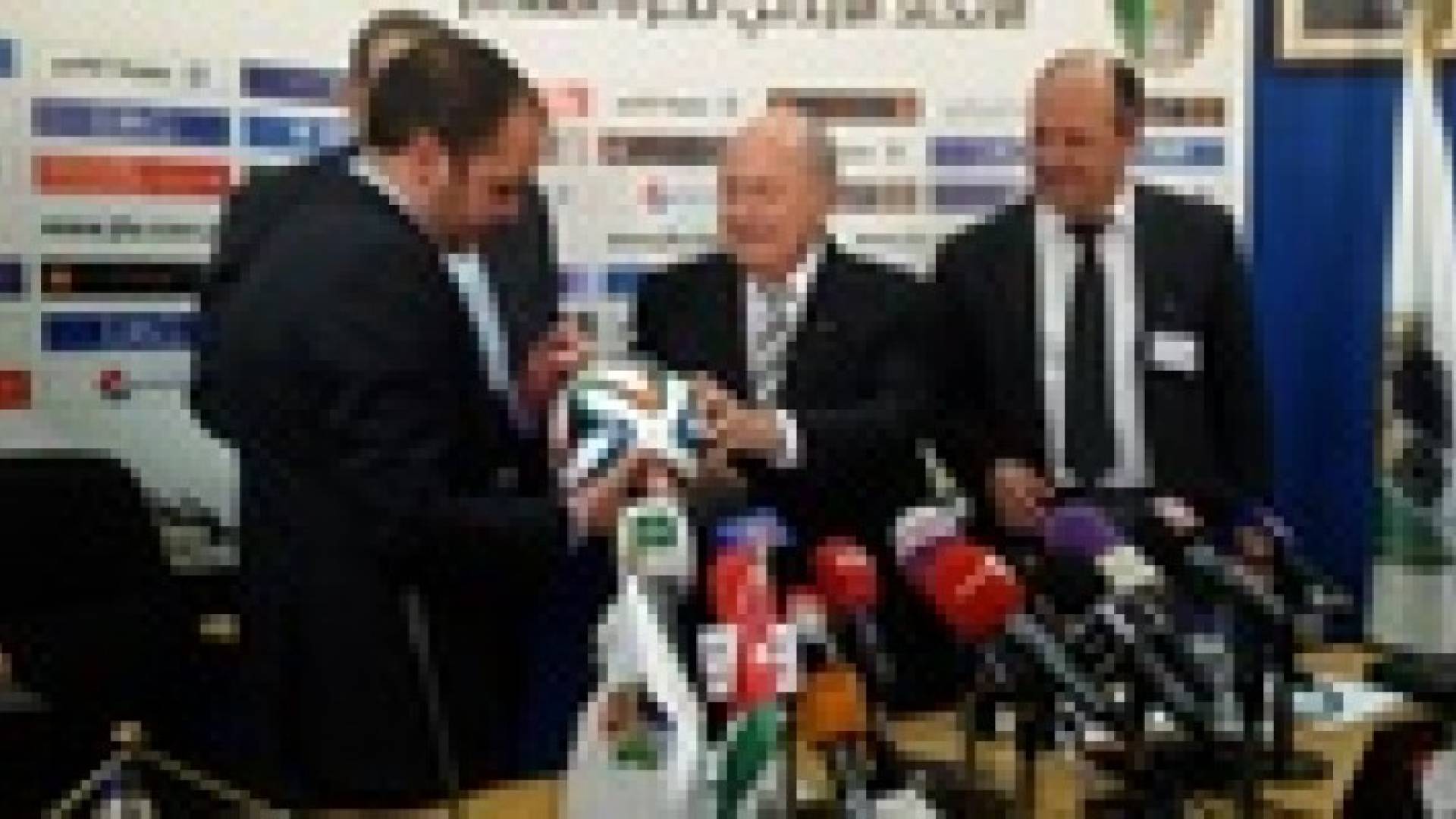 بلاتر يزور اتحاد كرة القدم ويشيد بجهود الأمير علي - صور