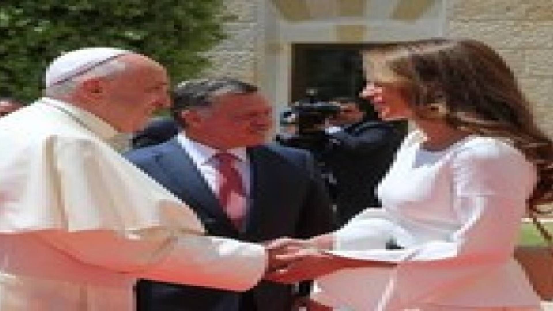 الاب بدر يشيد بحفاوة استقبال البابا في الأردن