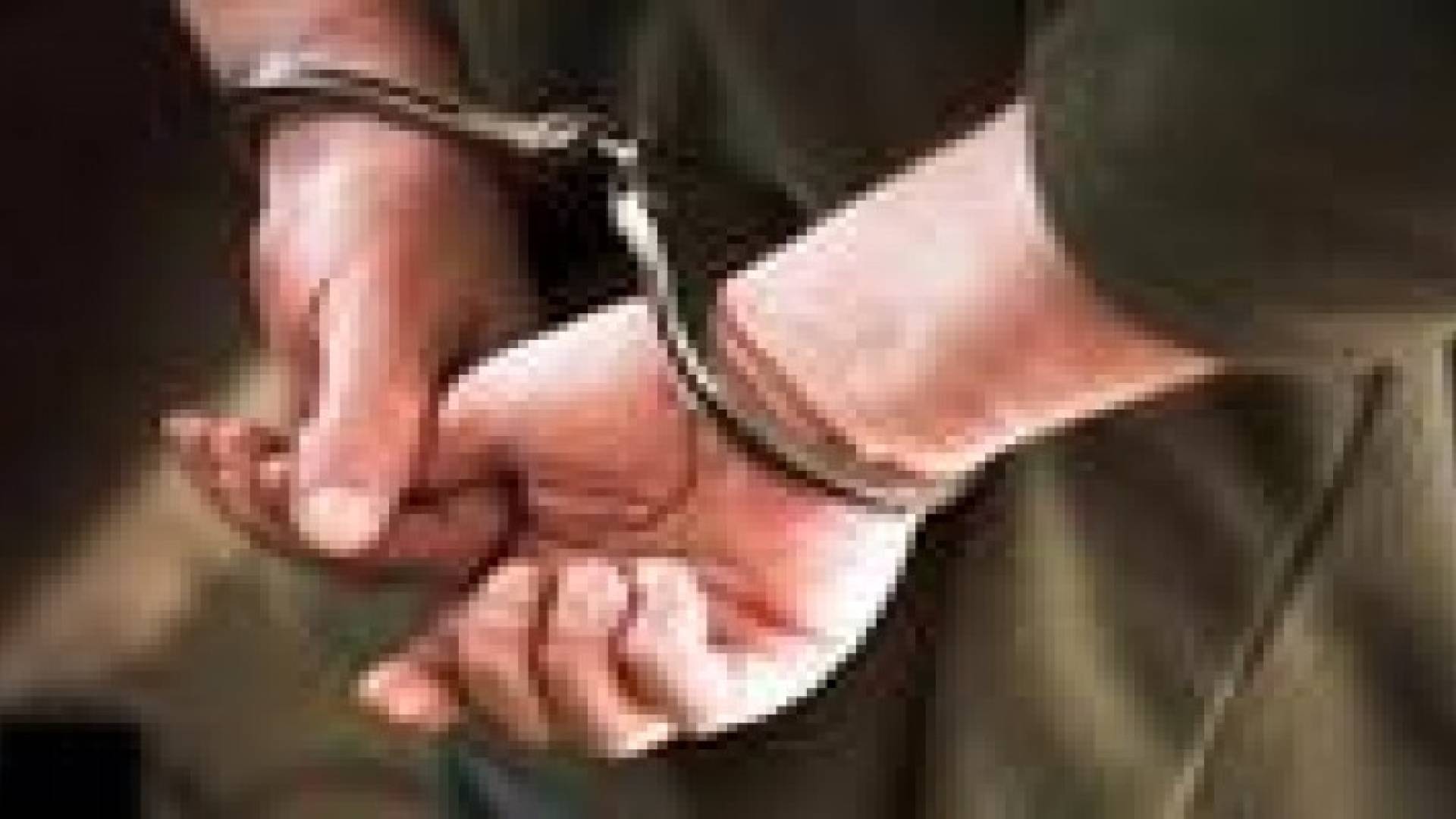 القبض على شخص يشتبه بارتكابه 33 سرقة في عمان