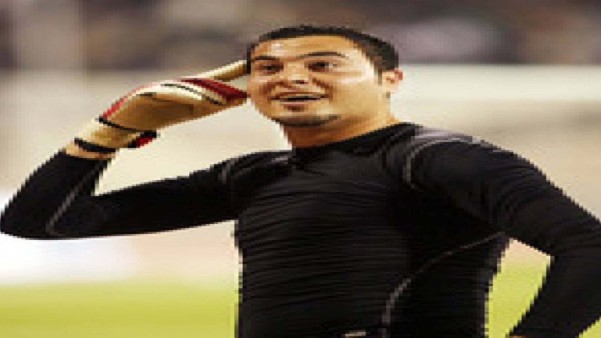 شفيع يحصل على جائزة افضل لاعب في الشهر