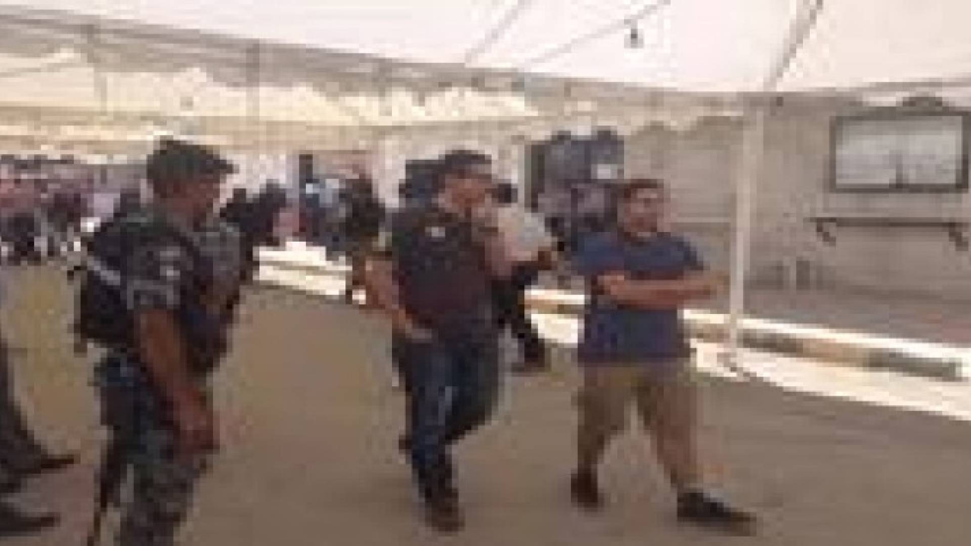 السوريون يصوتون في سفارة بلدهم في عمان..صور