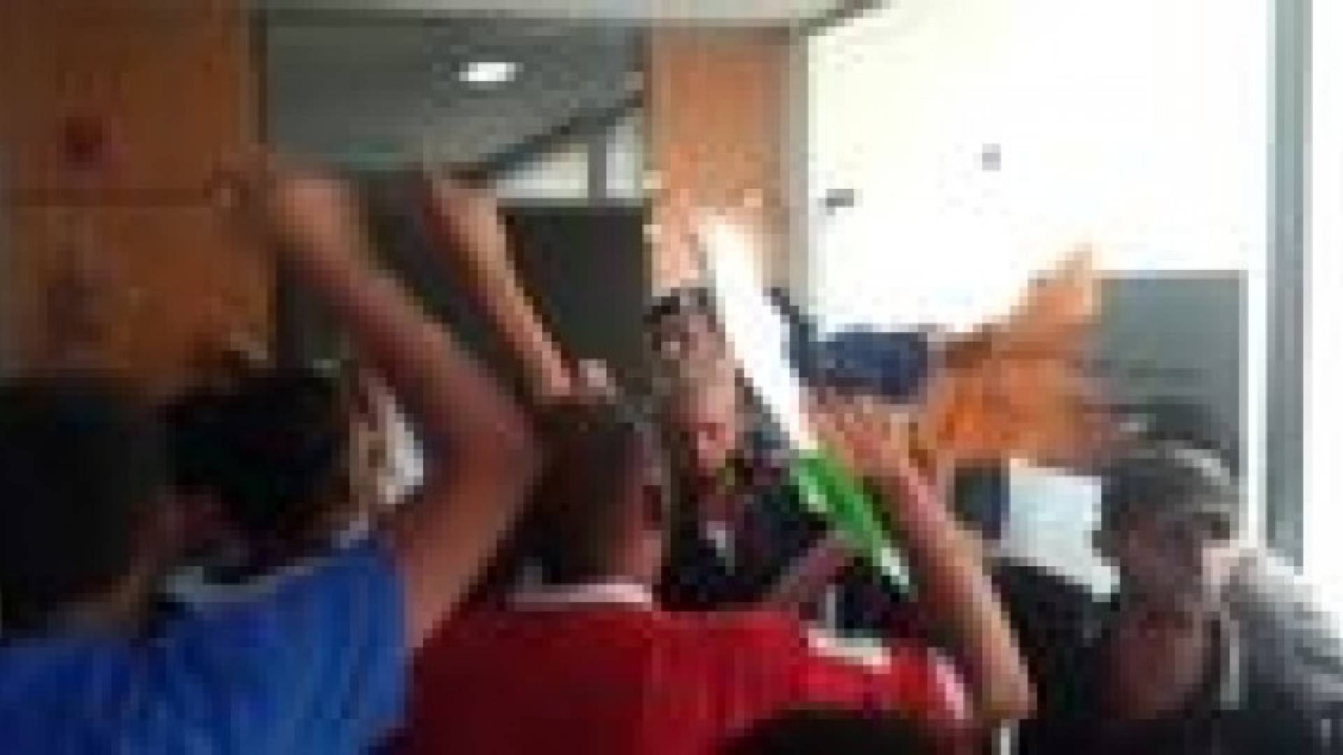 عاطلون عن العمل يقتحمون مبنى سلطة العقبة الخاصة ..صور