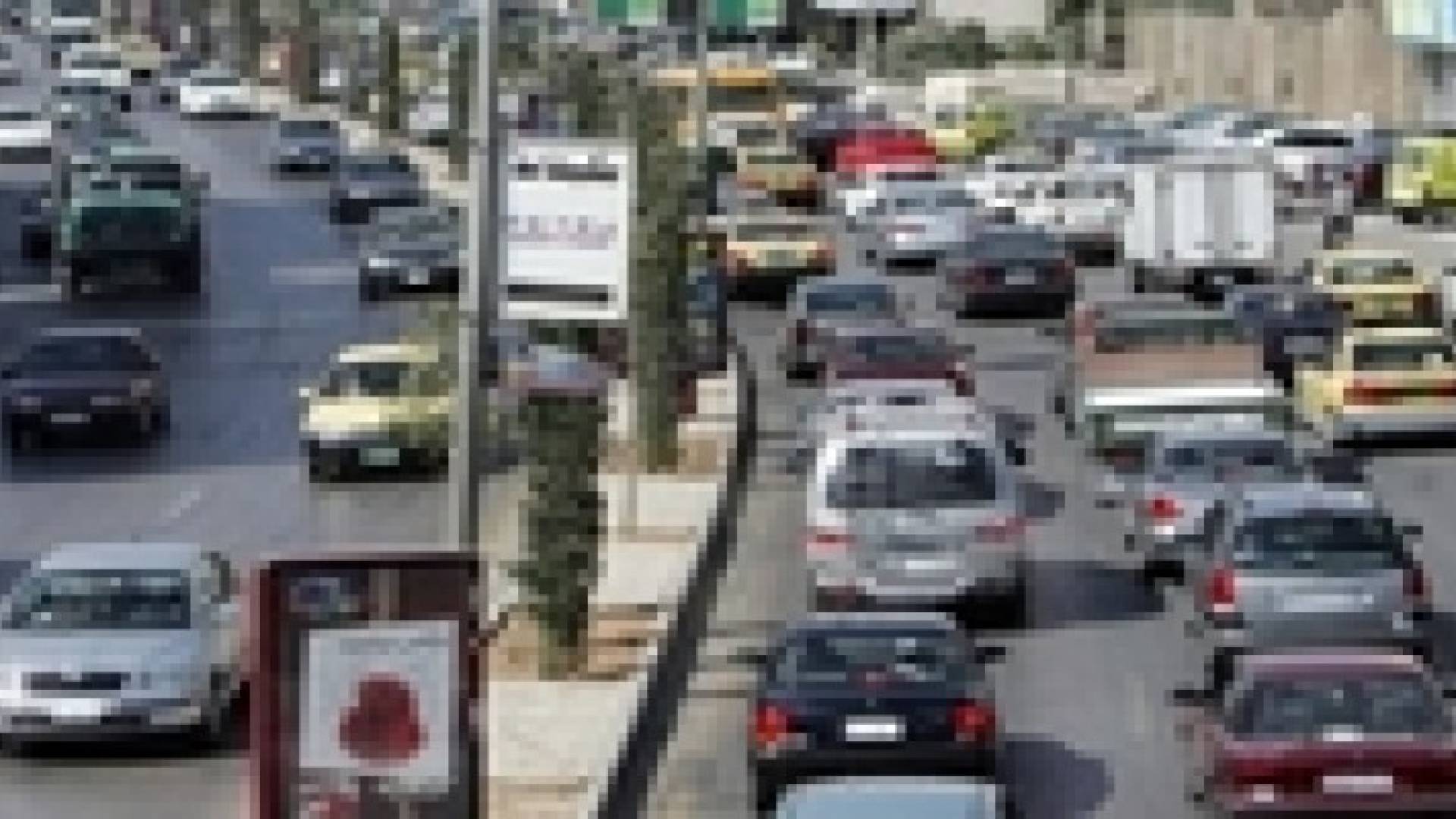 المسرب التخزيني الأيمن لشارع المدينة المنورة مغلق