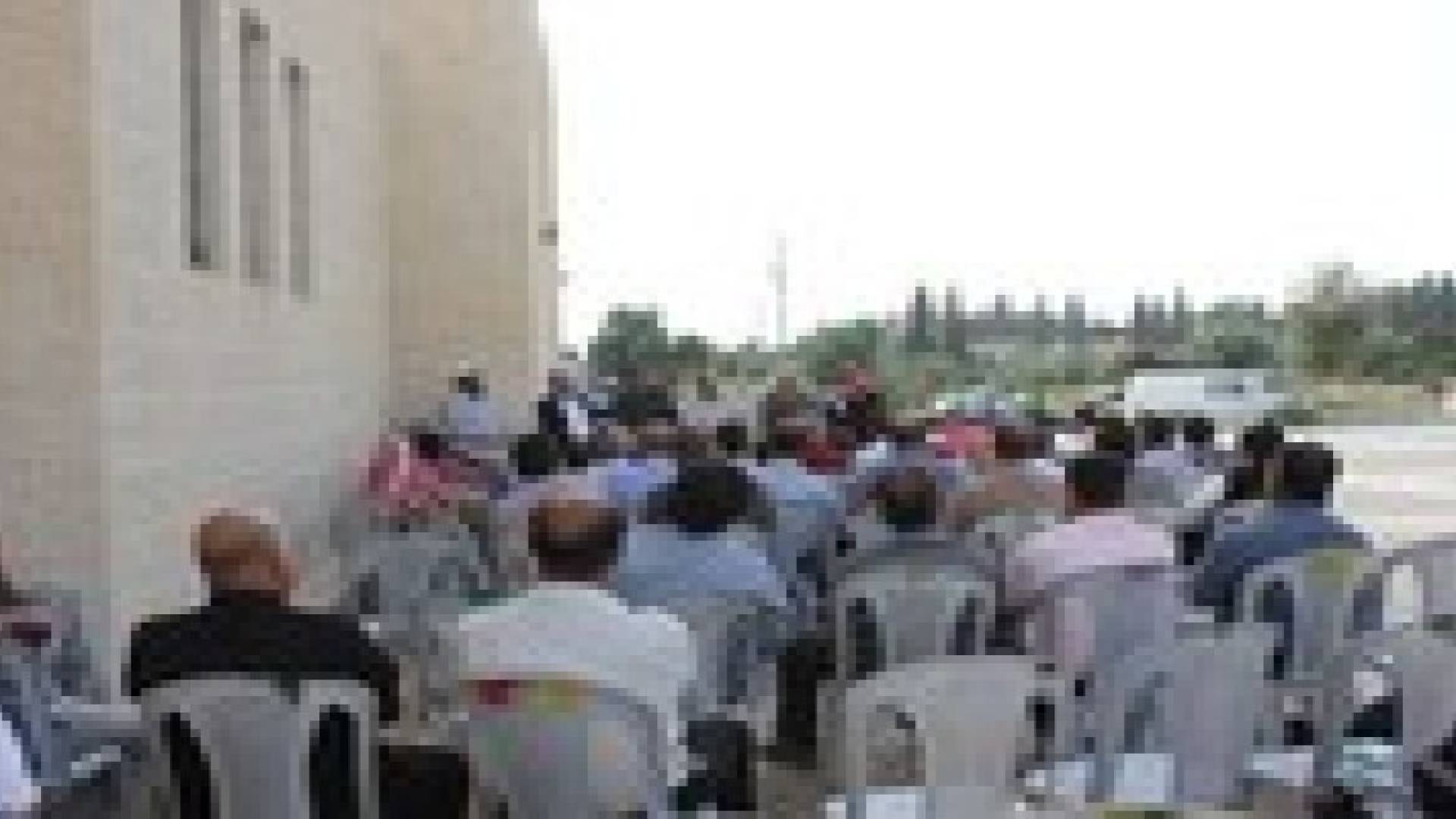 وقفة احتجاجية للمتقاعدين العسكريين في المزار .. صور