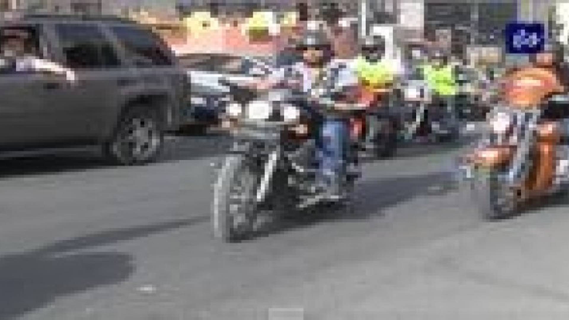 مسيرة سيارات كرنفالية بمناسبة استقلال المملكة .. فيديو