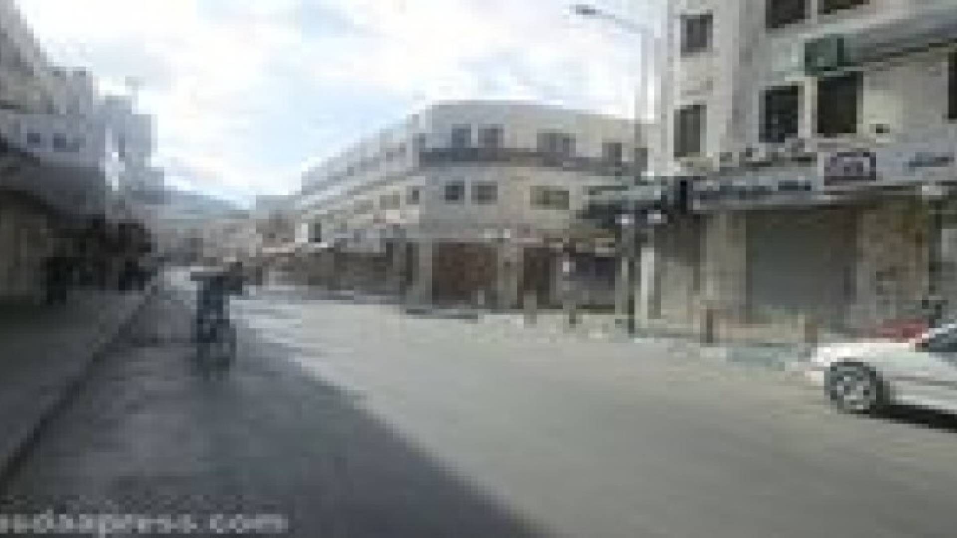 اضراب تجاري في نابلس المحتلة تضامنا مع الاسرى المضربين عن الطعام..صور