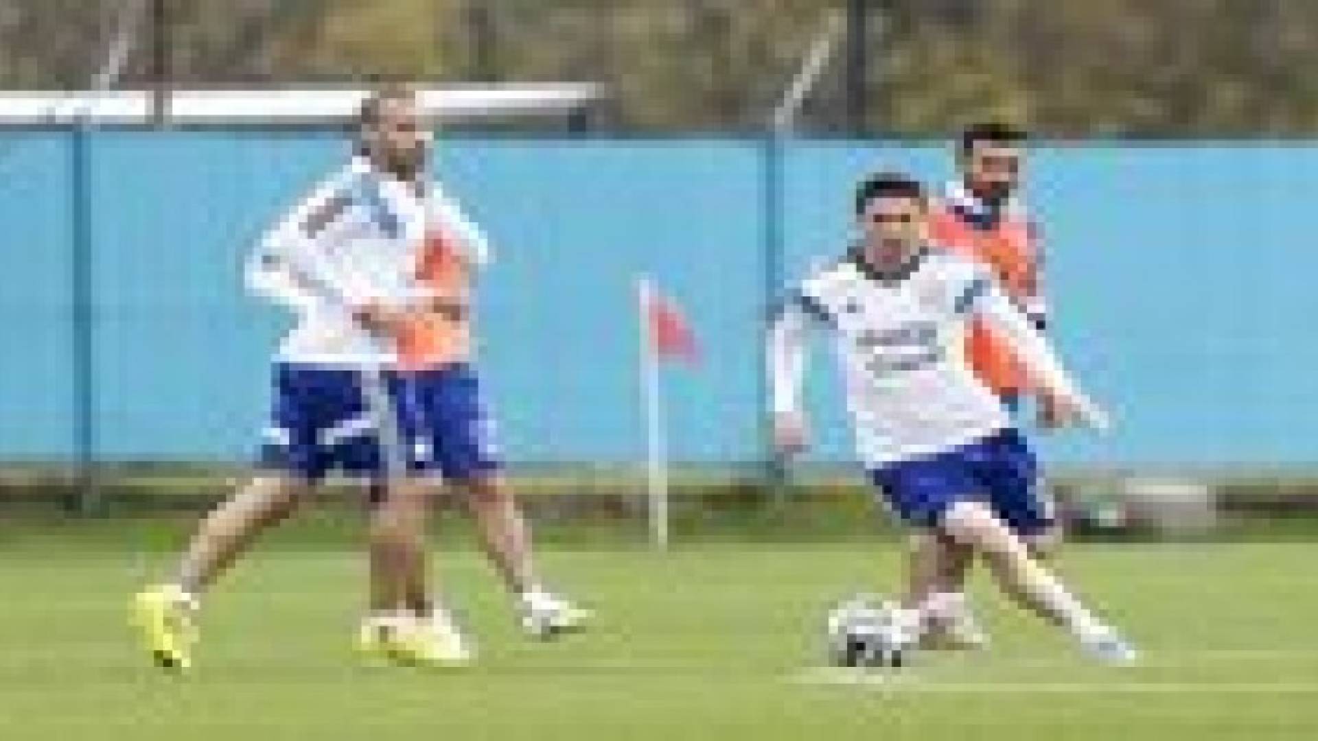 ميسي يختار أقوى منافسيه ويحسد الإسبان