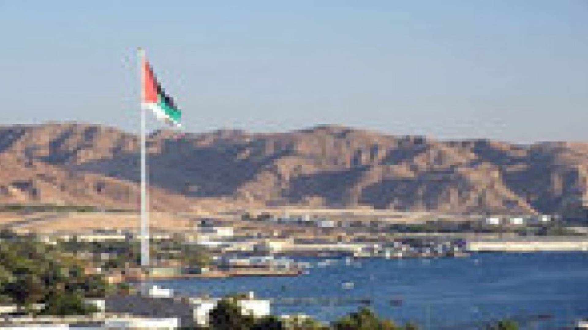 العقبة البحرية ترفع 20 طنا من النفايات القيت في البحر