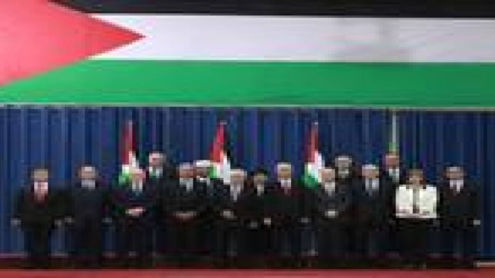 الحكومة الفلسطينية: لجان قانونية وإدارية لدمج المؤسسات في الضفة وغزة