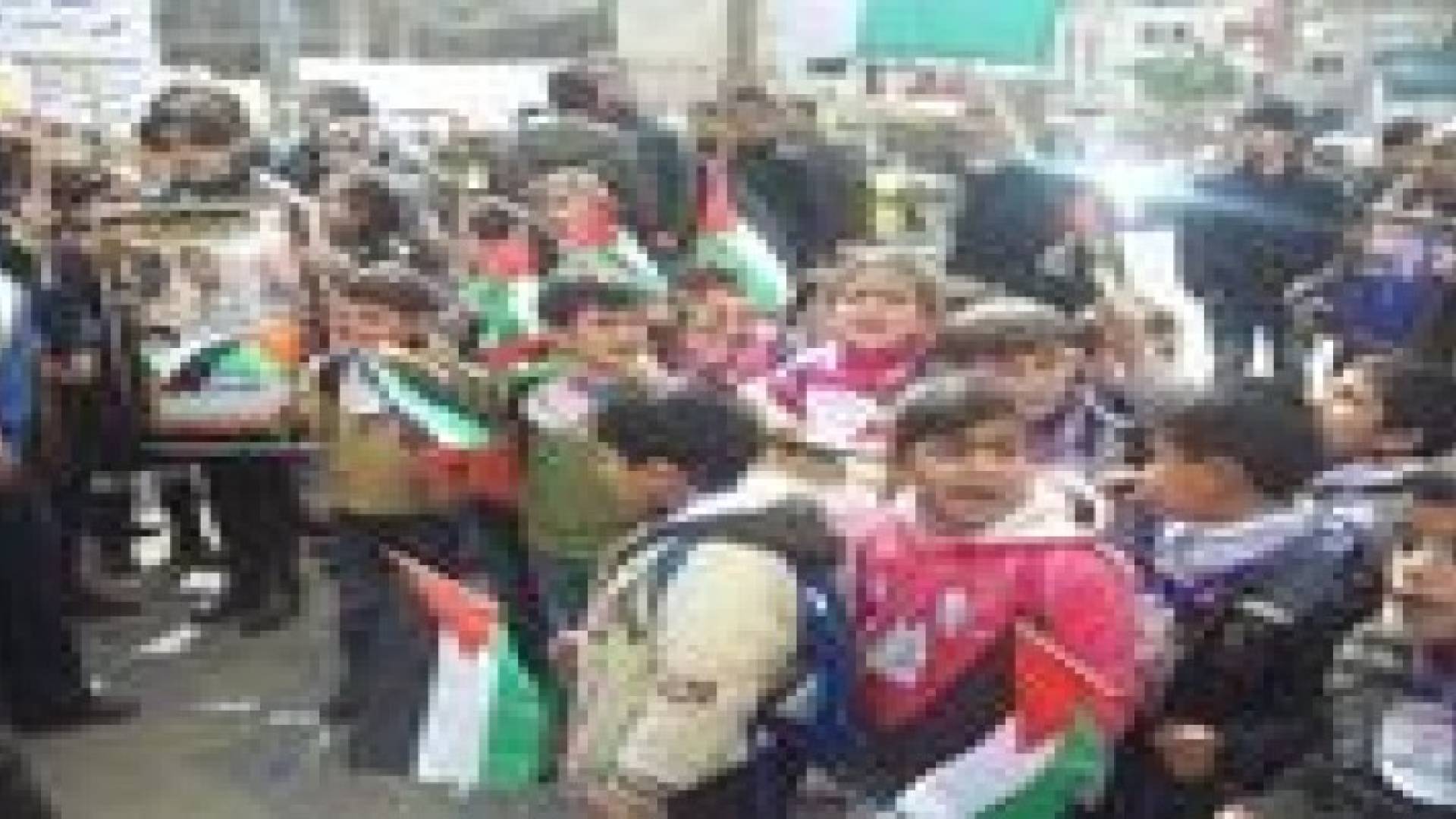 عشرات الأطفال يعتصمون في رام الله تضامنا مع الأسرى