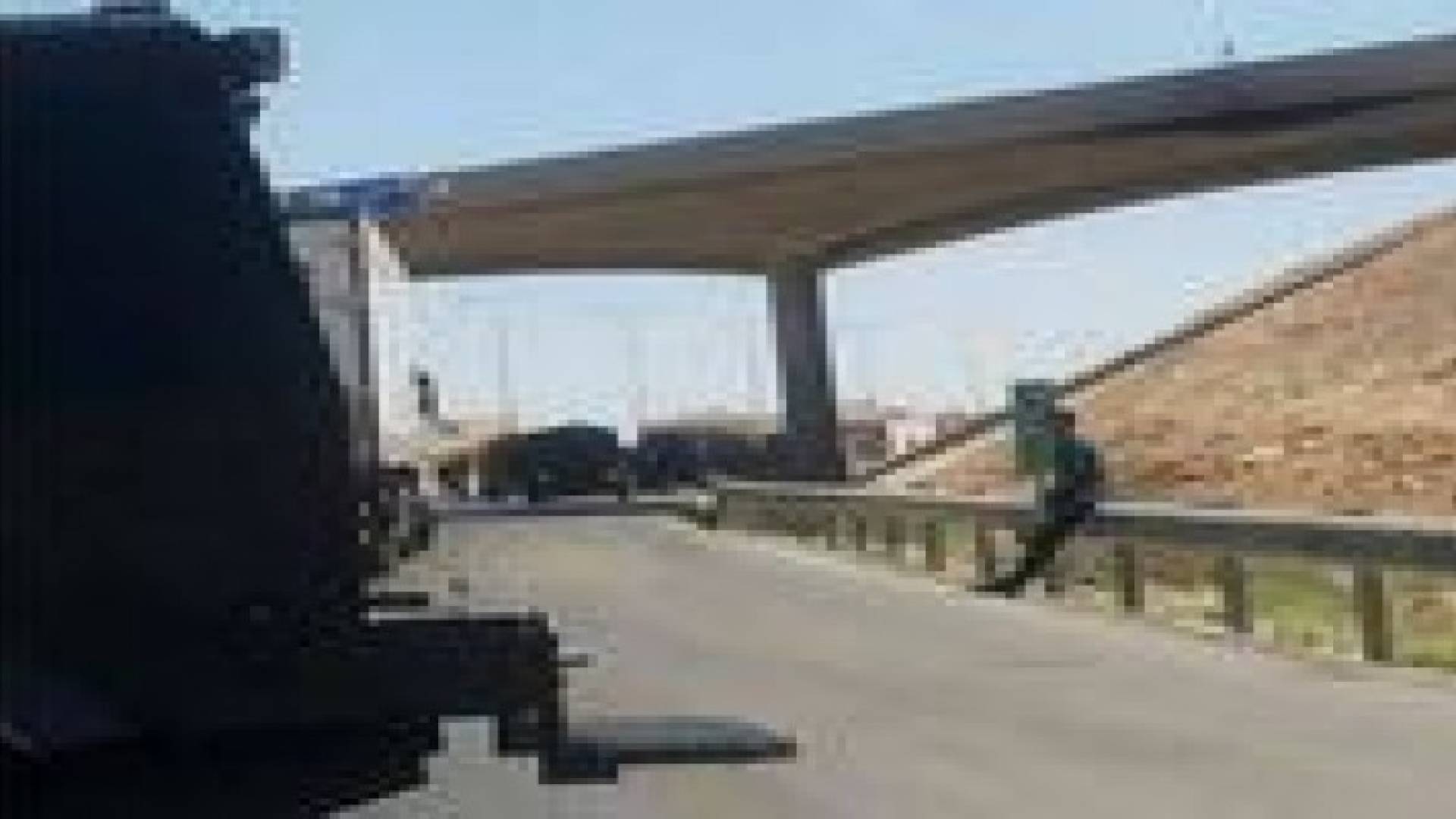 أنباء عن اصابات في انقلاب سيارة تابعة للدرك في معان .. صور