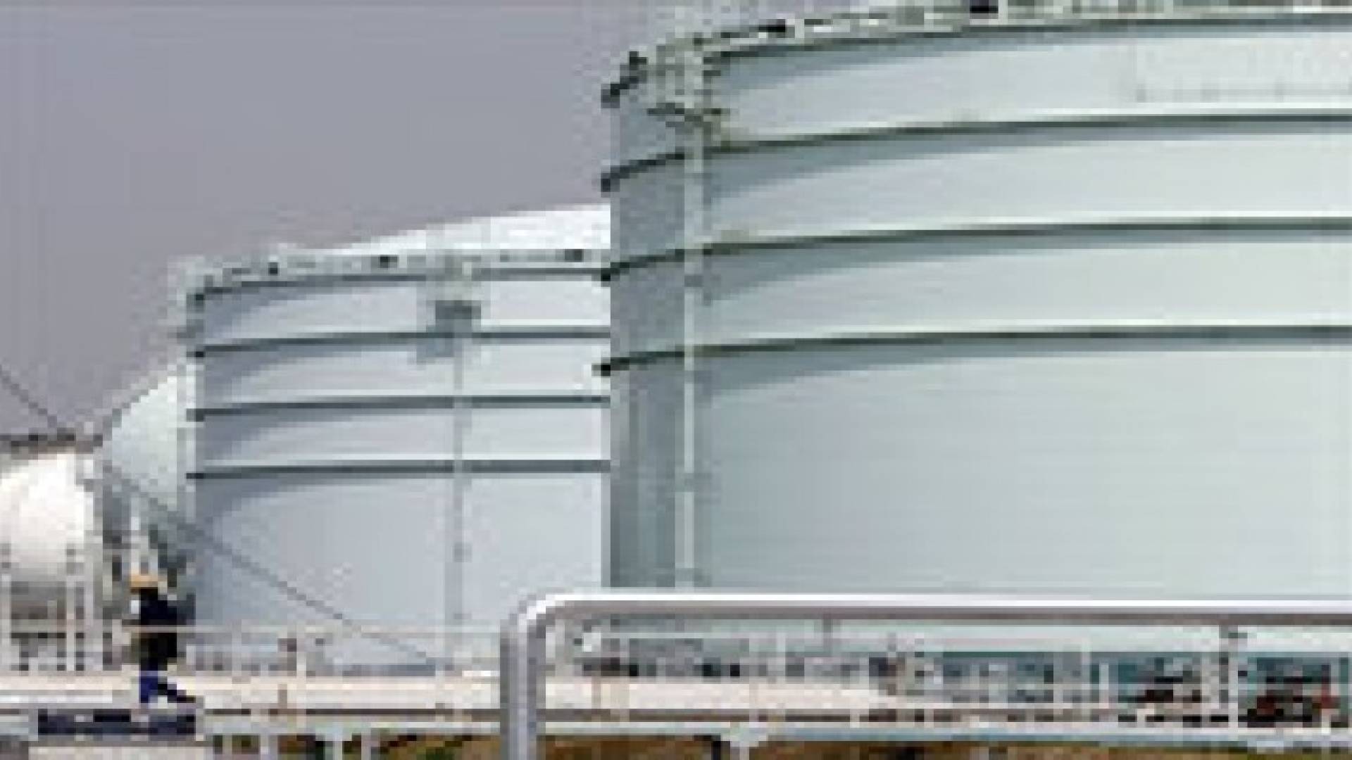 العراق :مسلحون يستولون على أكبر مستودع نفط في الأنبار