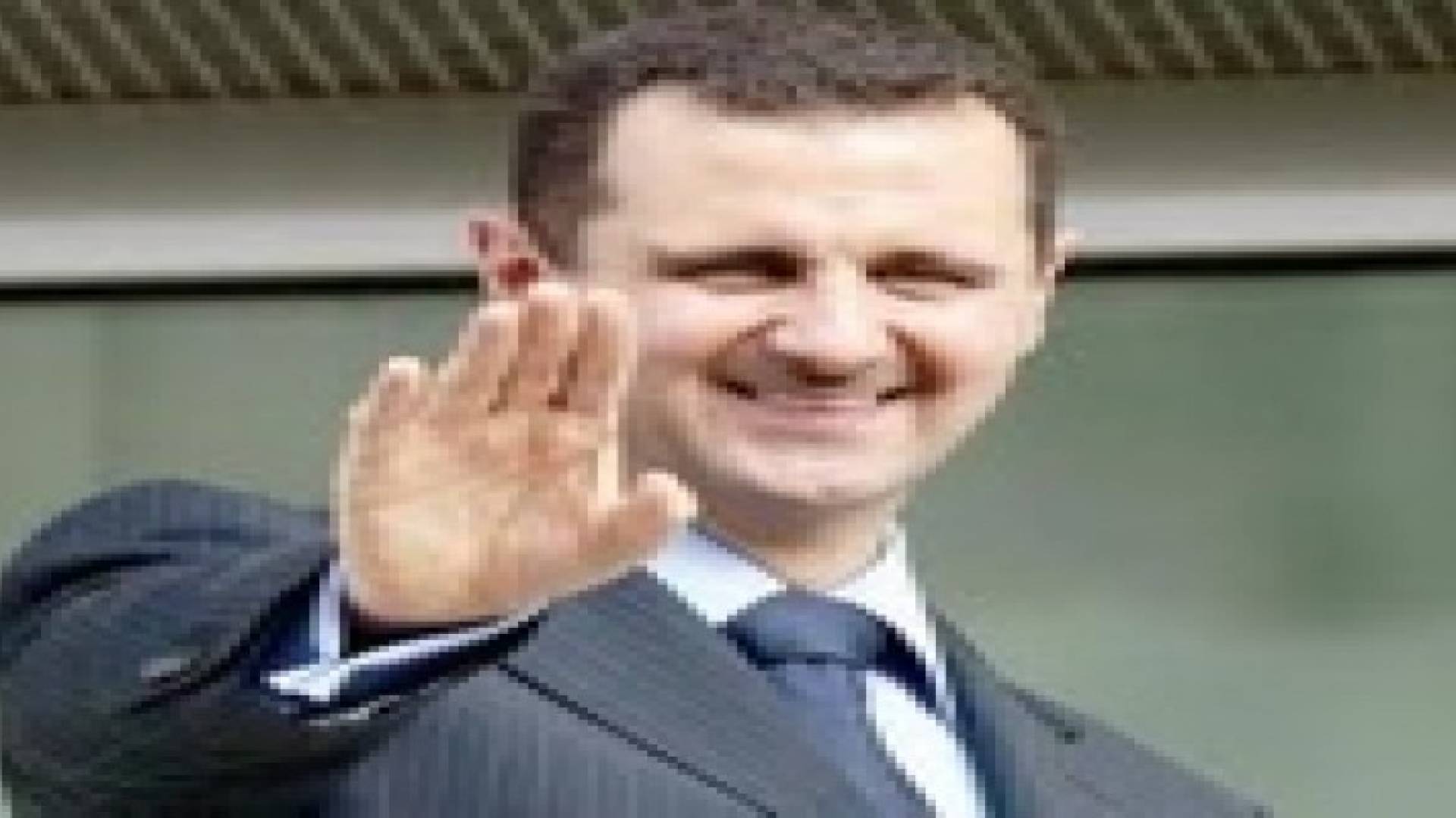 فرقة الأسد الغنائية المفضلة تغني ضده