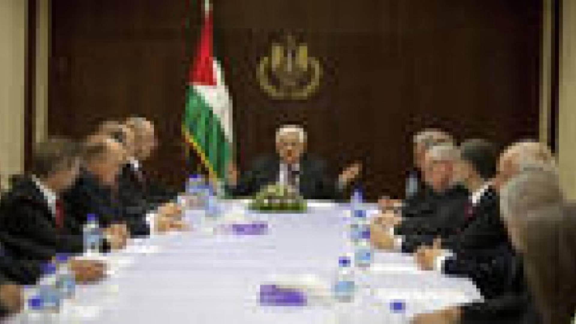 الحكومة الفلسطينية تشكل لجنة قانونية لادارة ملفات الضفة والقطاع