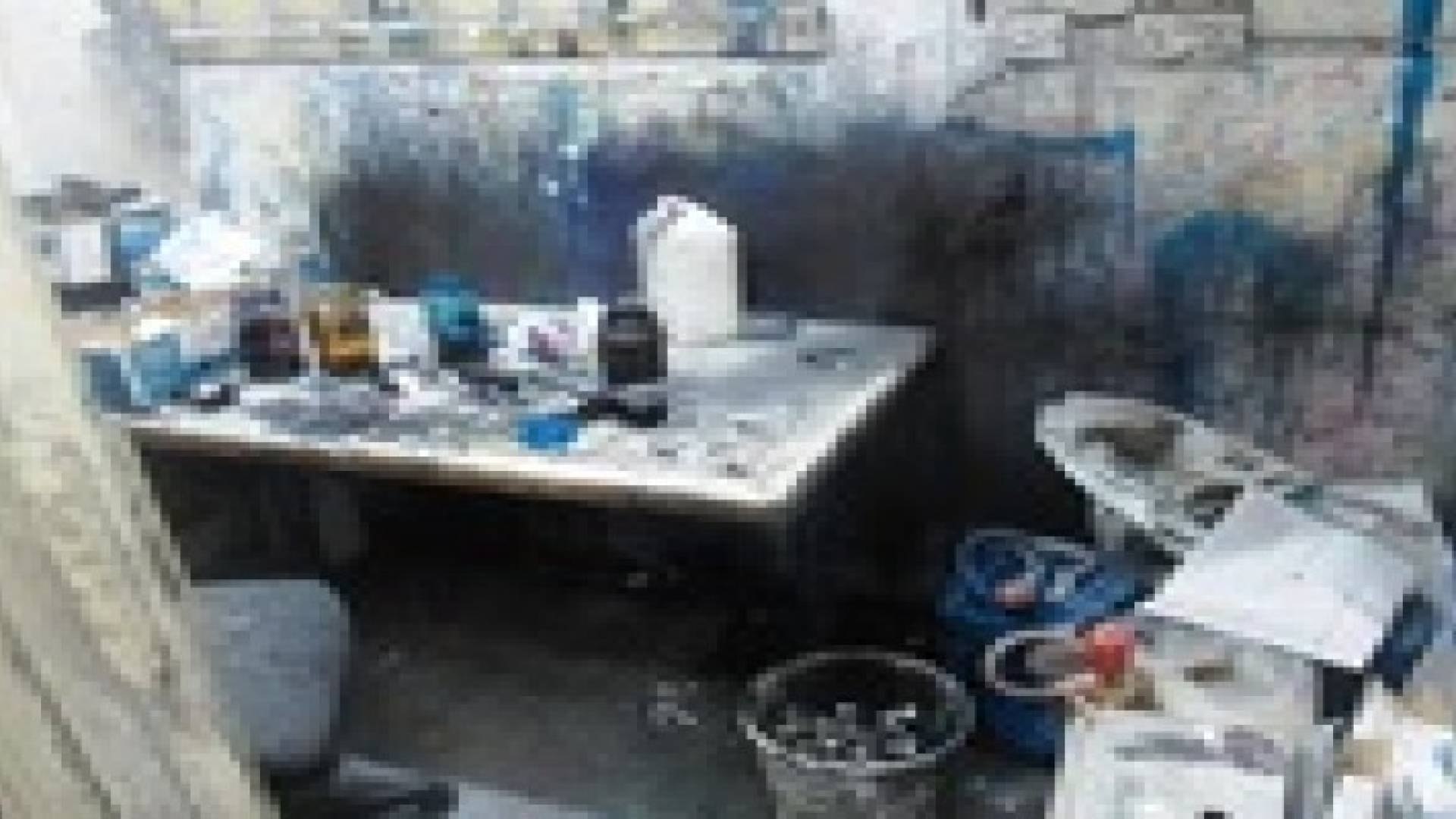 القبض على ثلاثة أشخاص  يتلاعبون بالعلامات التجارية ..صور