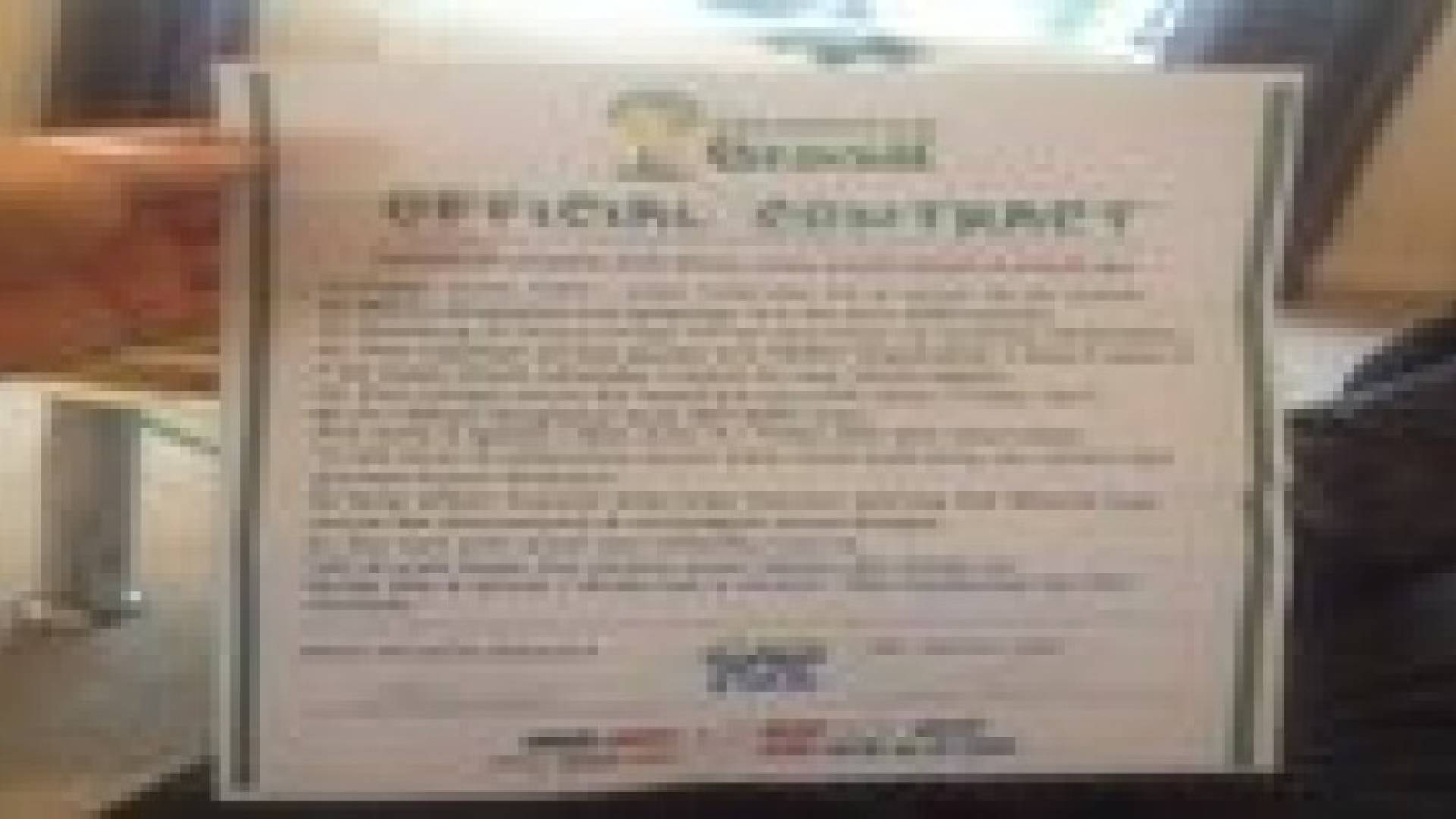 رجل إنجليزي يجبر زوجته على توقيع عقد المونديال!