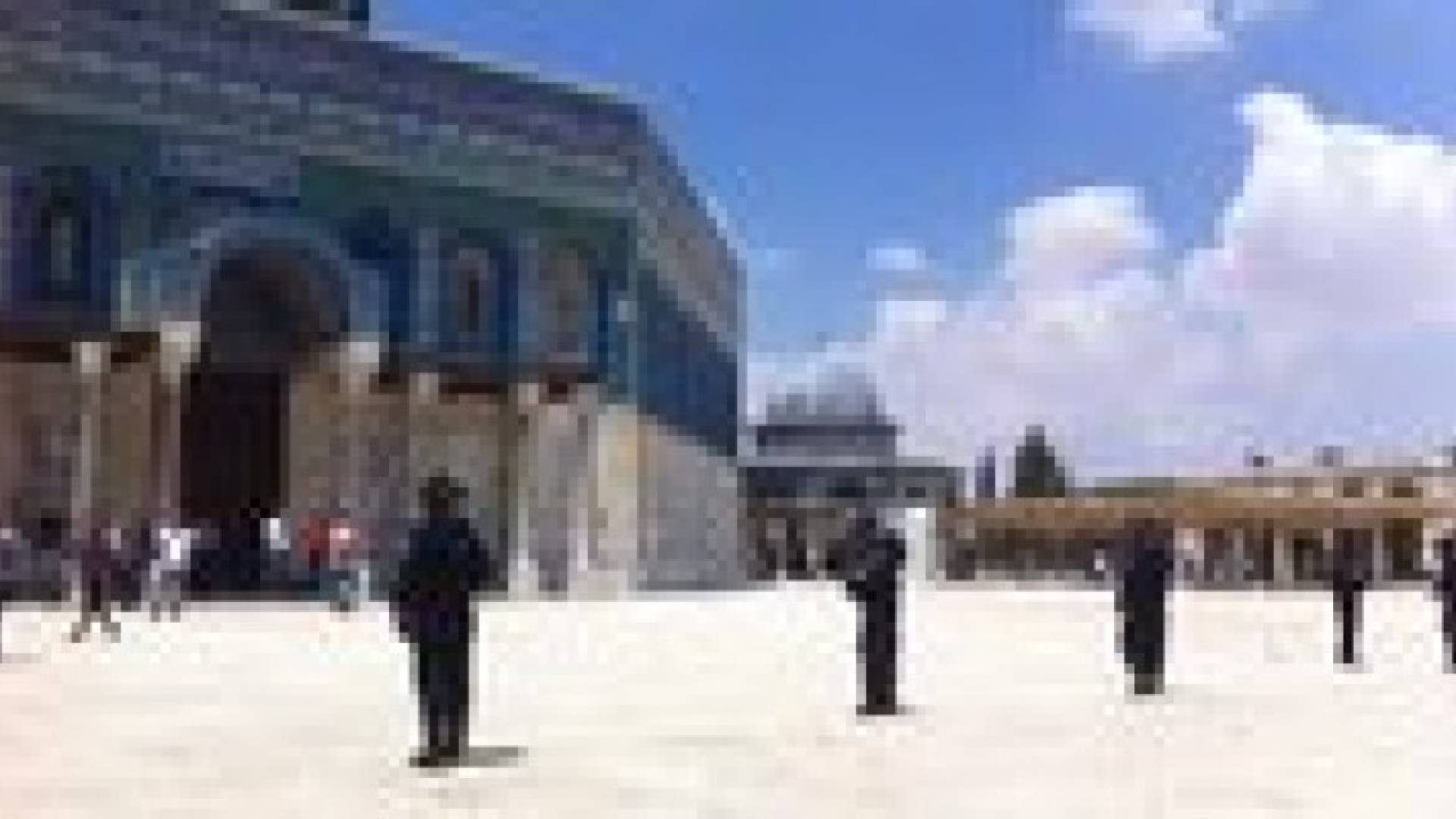 إصابات ومواجهات مع قوات الاحتلال داخل المسجد الأقصى..صور