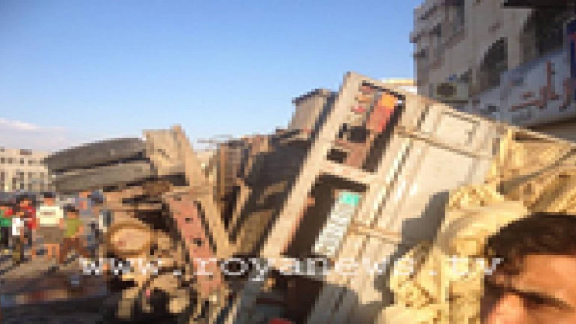 شاحنة تنقلب وتقتحم محل لبيع الألعاب في المقابلين .. صور وفيديو