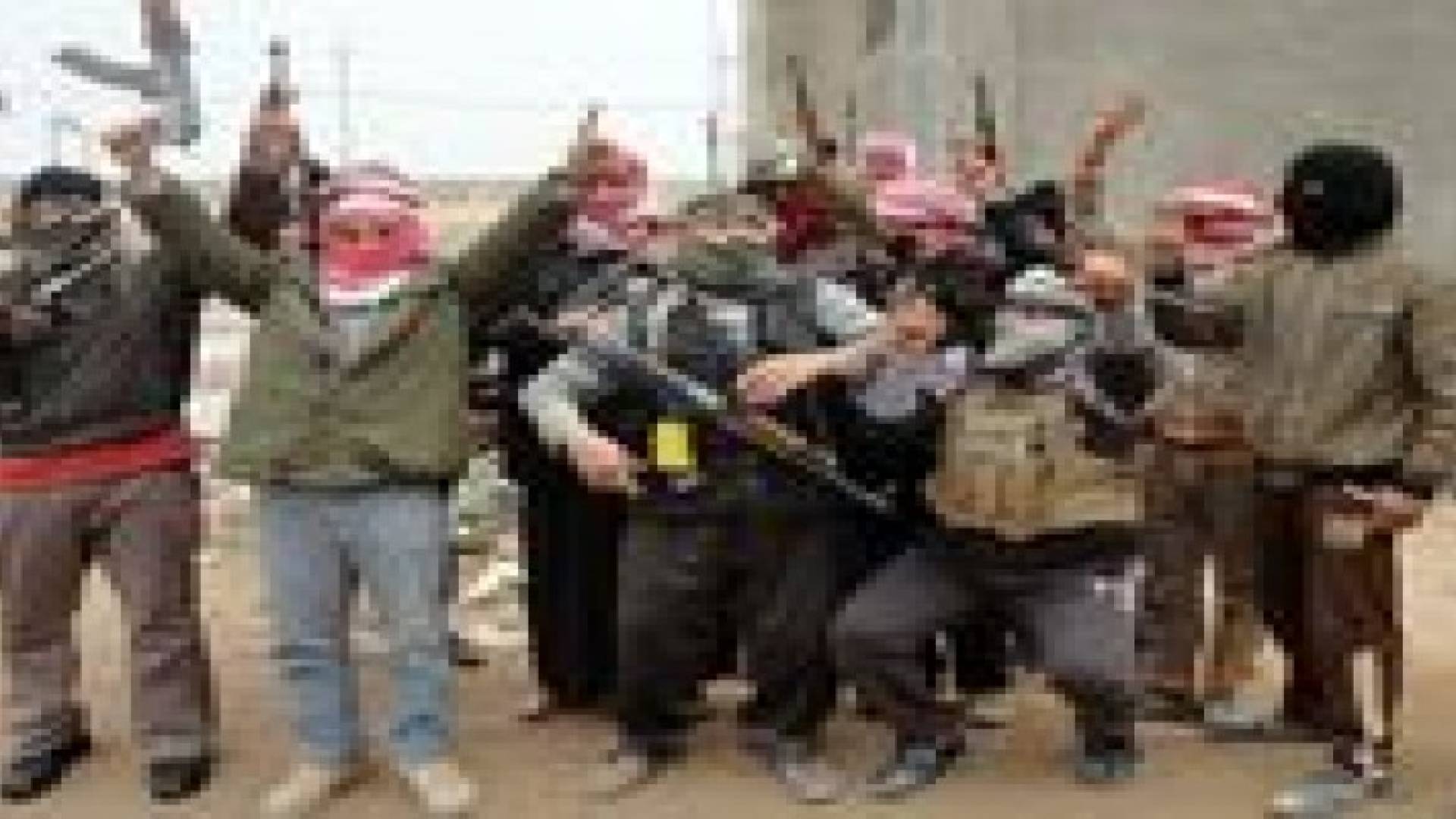 مئات العراقيين يتوافدون الى بغداد لقتال داعش