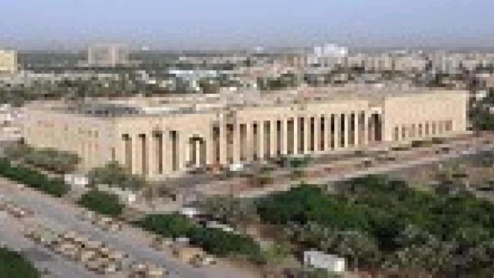 الولايات المتحدة تجلي بعض موظفيها من سفارتها ببغداد