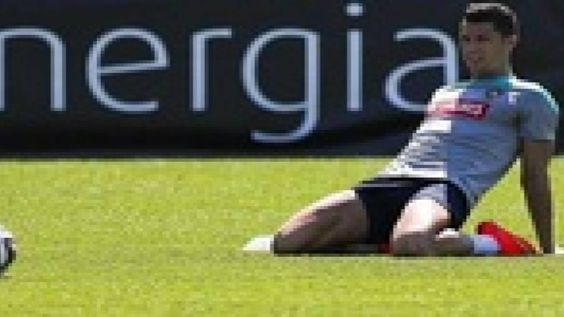 رونالدو يرفع 16 سيارة تويوتا في التمارين