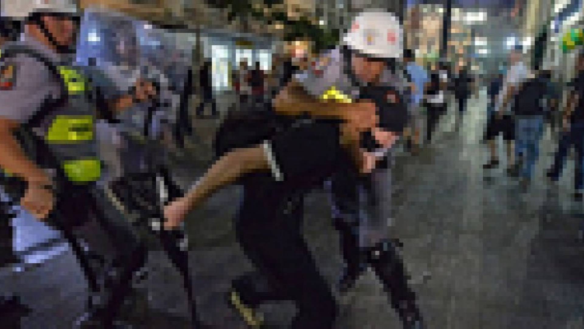 السلطات البرازيلية تعتقل 11 شخصا خلال تظاهرة مناهضة للمونديال