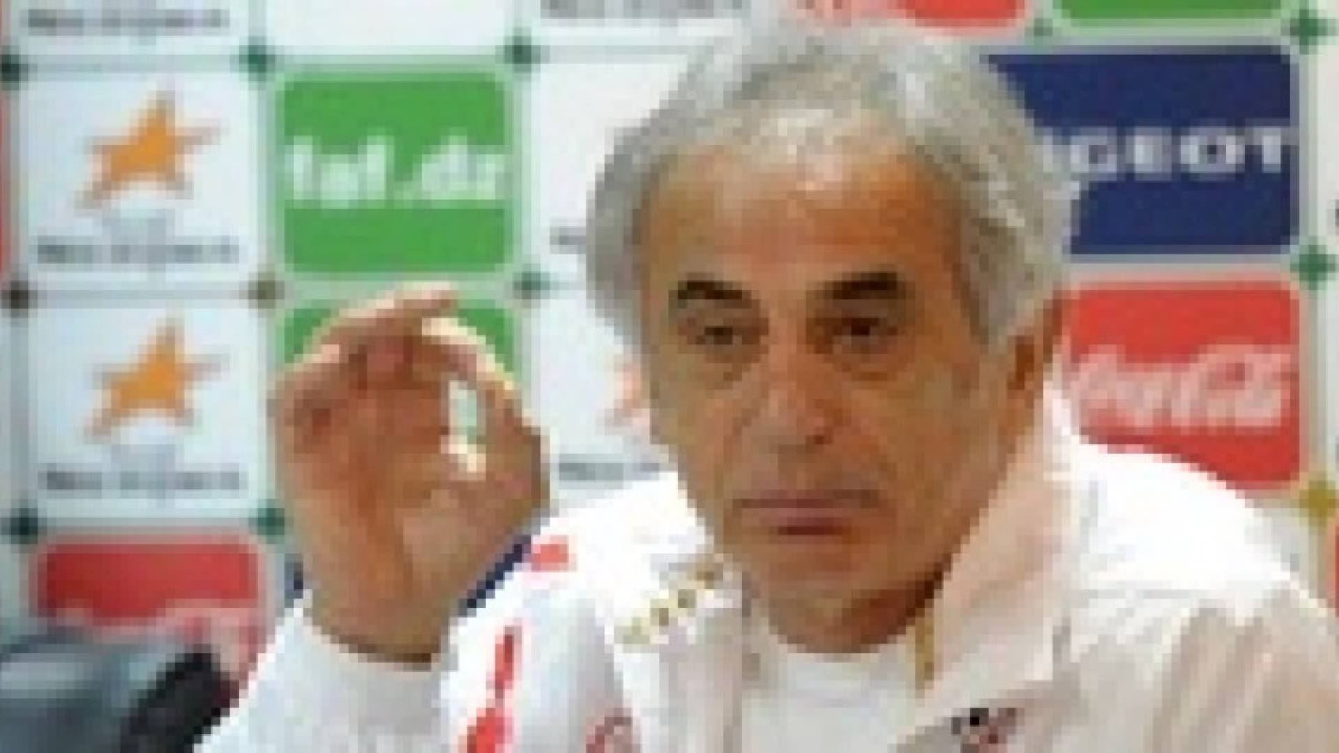 الفيفا يغرم مدرب الجزائر ويهدده بالإيقاف