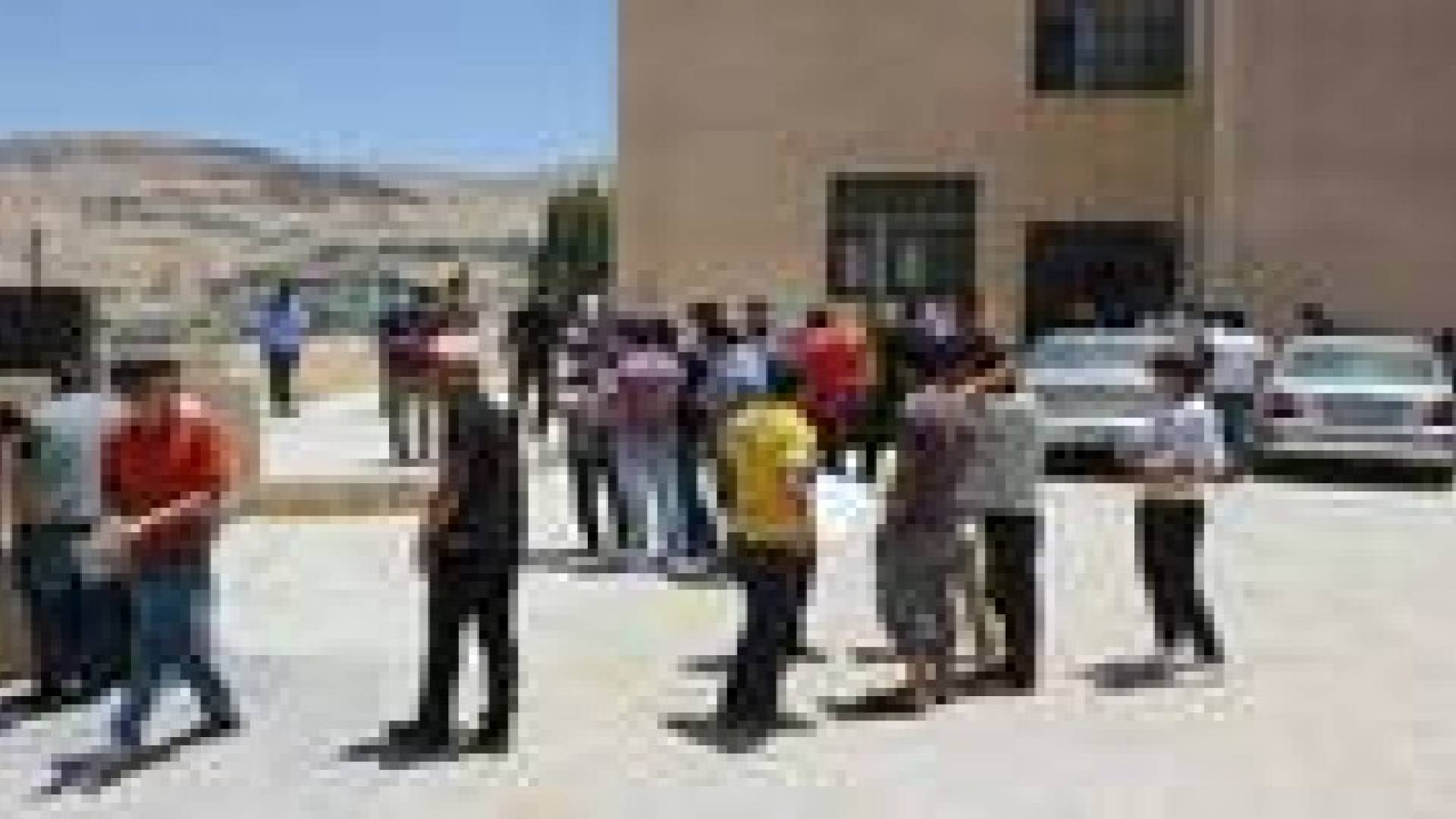 الطفيلة : طلبة التوجيهي أسئلة الامتحانات  جاءت مناسبة..صور