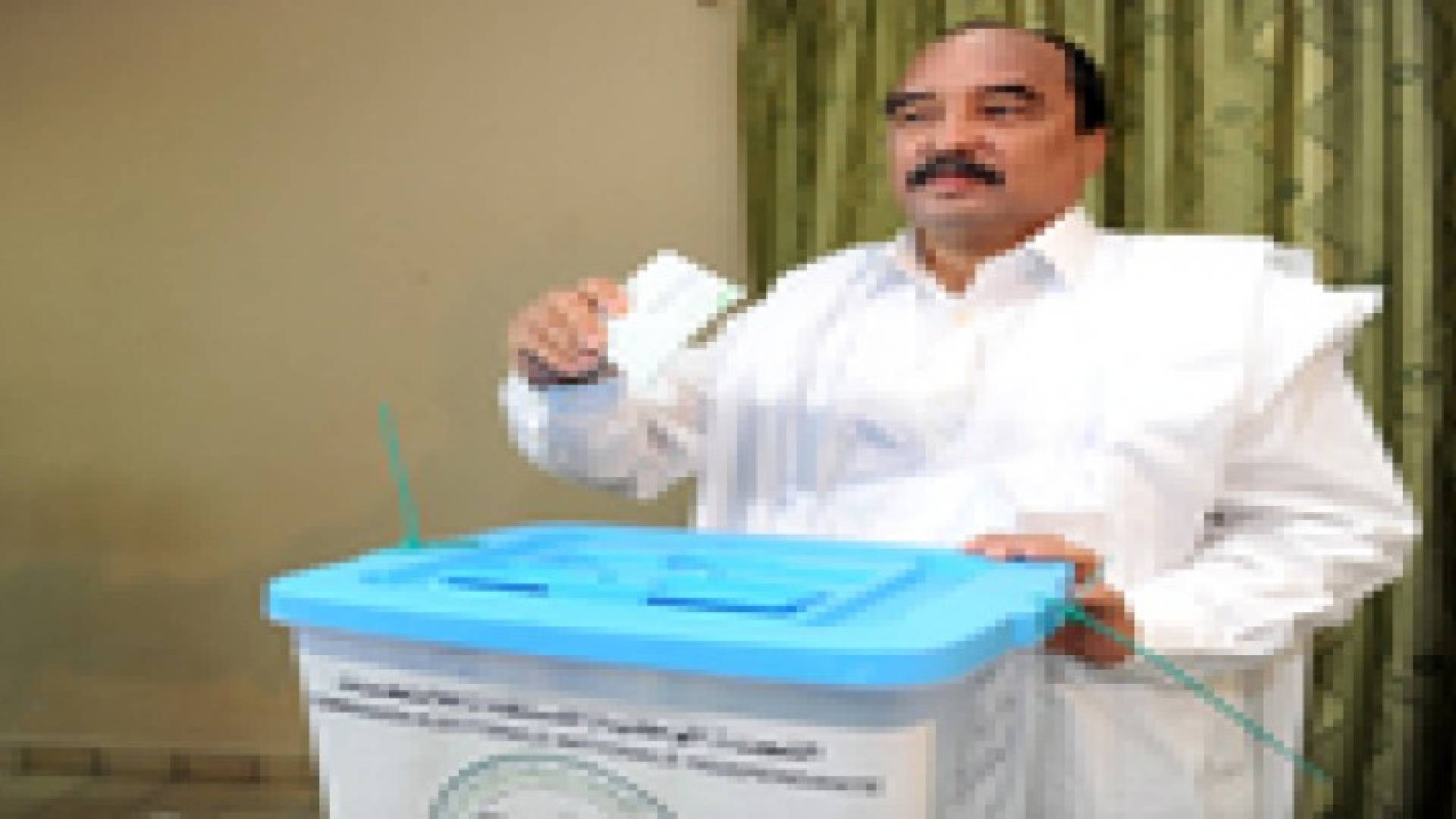 الانتخابات الرئاسية الموريتانية : محمد ولد عبد العزيز يتقدم على منافسيه