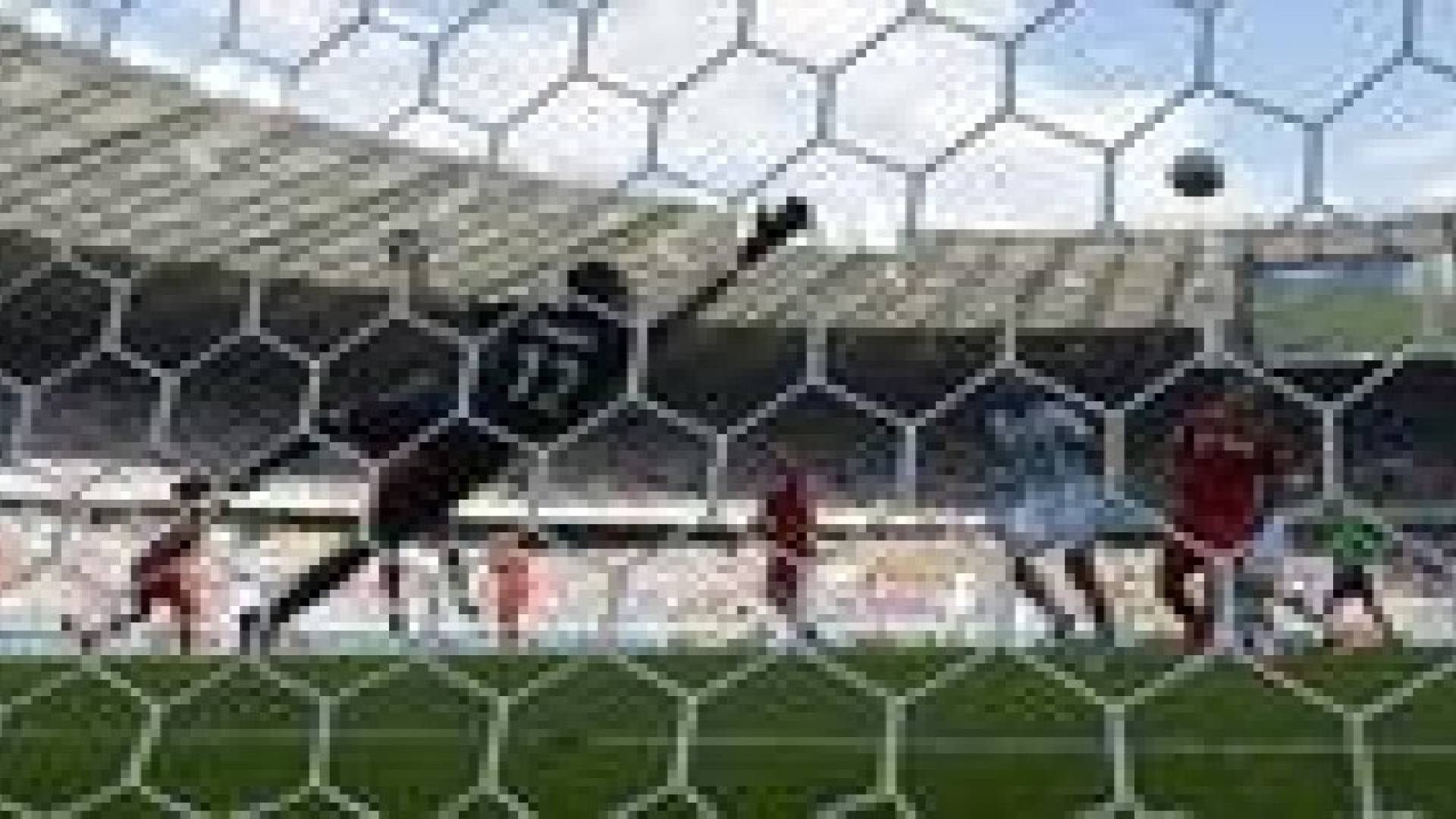 إيران تحتج على حكم مباراتها ضد الأرجنتين